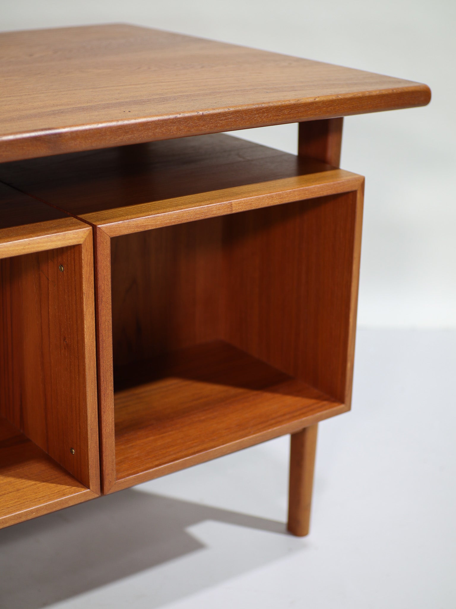 Desk_Kai_Kristiansen_FM60_teak_vintage_Danish_design