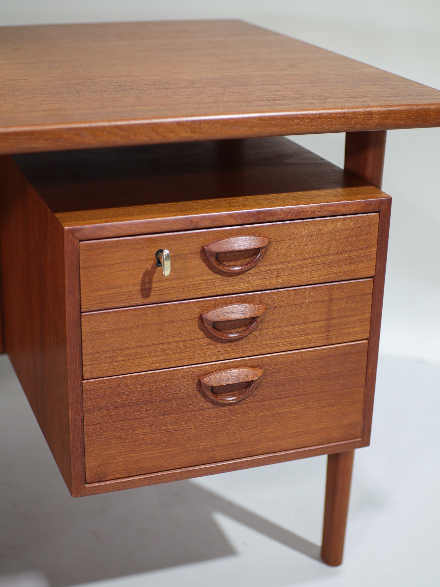 Desk_Kai_Kristiansen_FM60_teak_vintage_Danish_design