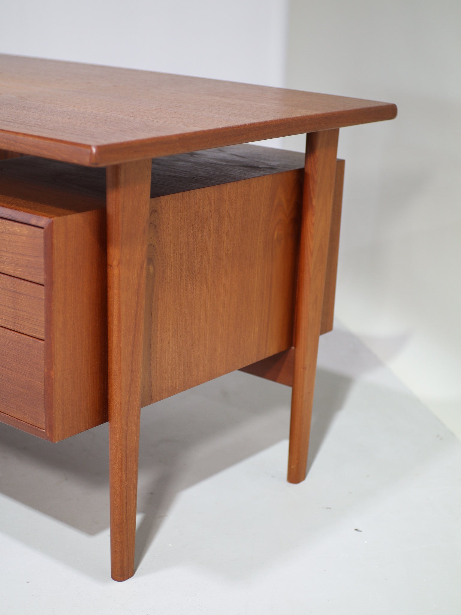 Desk_Kai_Kristiansen_FM60_teak_vintage_Danish_design