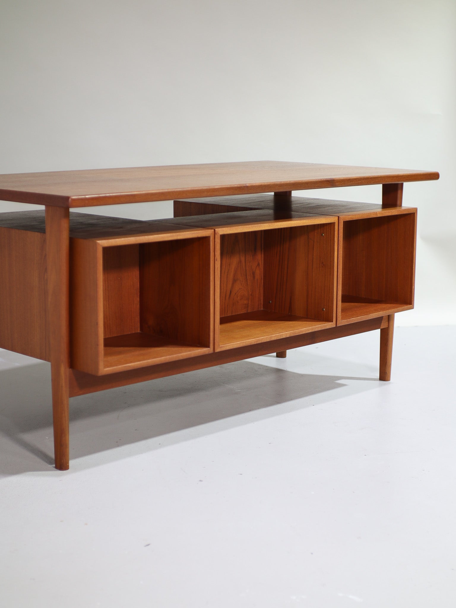 Desk_Kai_Kristiansen_FM60_teak_vintage_Danish_design