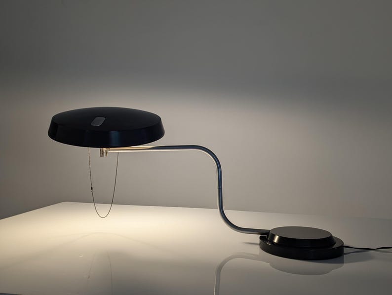Desk_lamp_by_Enrique_Aparicio_for_Galaxia,_Delta_de_Oro_Award_1962