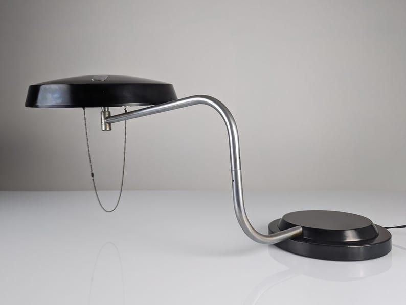 Desk_lamp_by_Enrique_Aparicio_for_Galaxia,_Delta_de_Oro_Award_1962