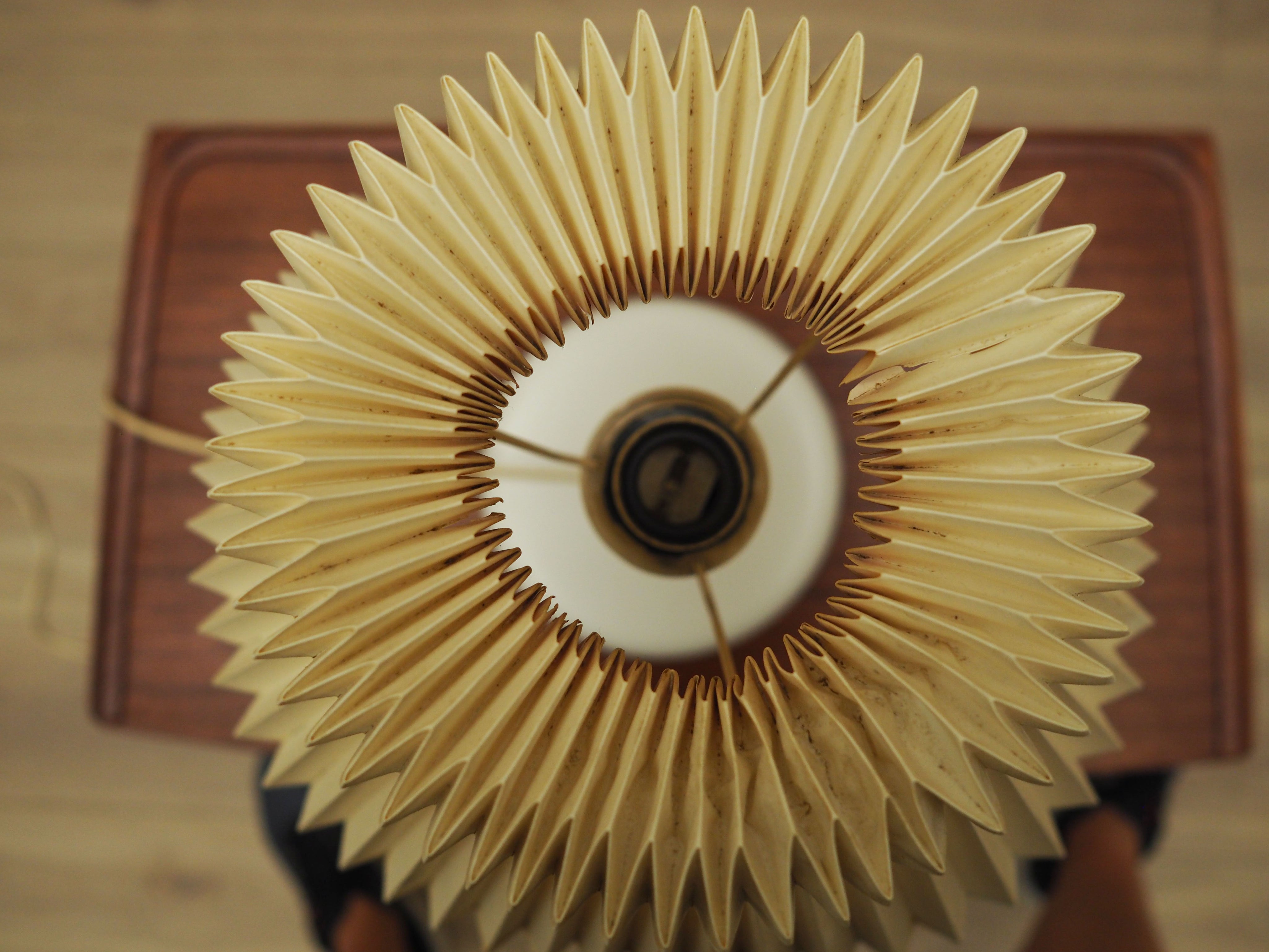 Metal_and_Paper_Desk_Lamp,_1960s,_Denmark