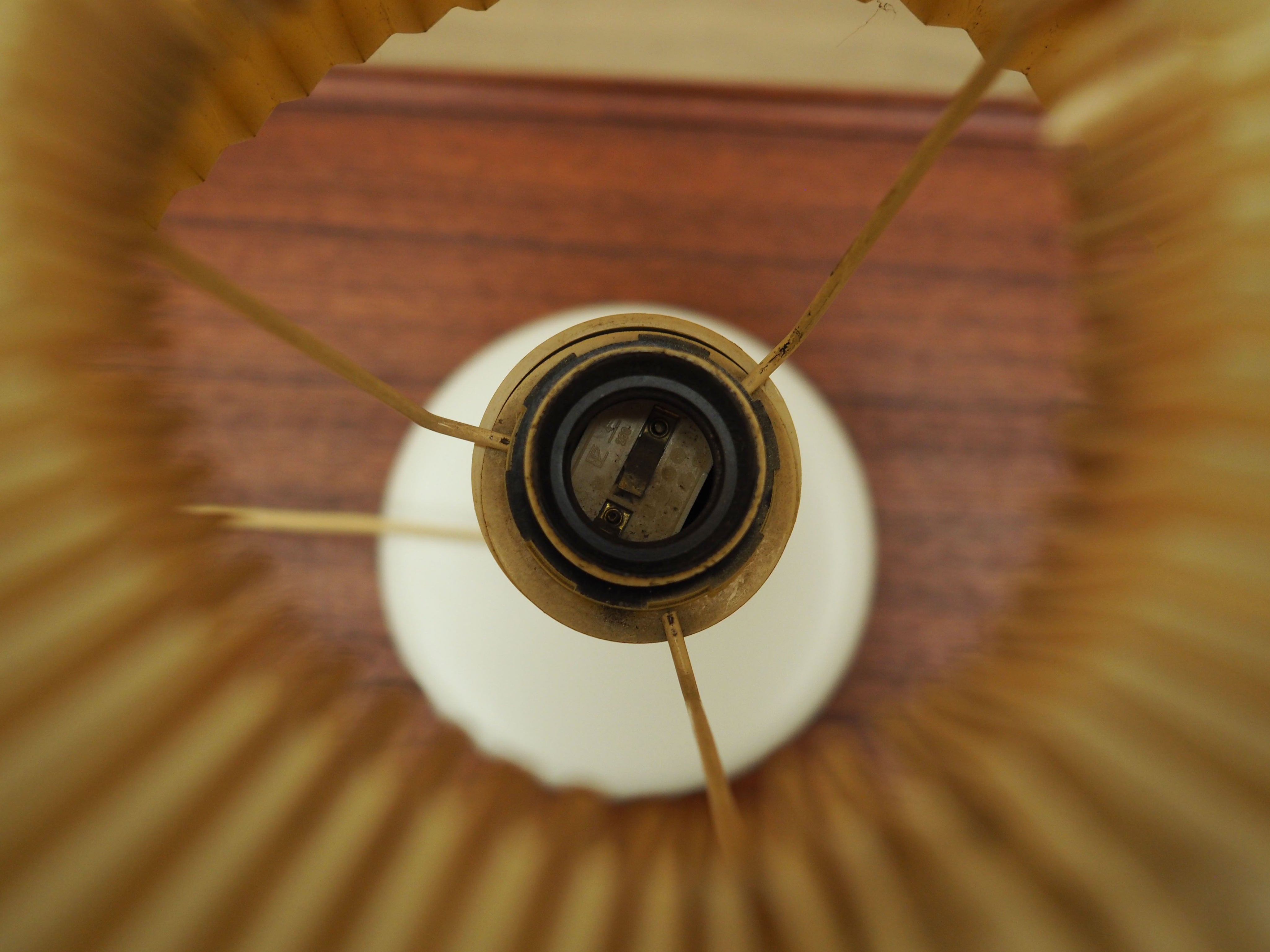 Metal_and_Paper_Desk_Lamp,_1960s,_Denmark