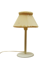 Metal_and_Paper_Desk_Lamp,_1960s,_Denmark