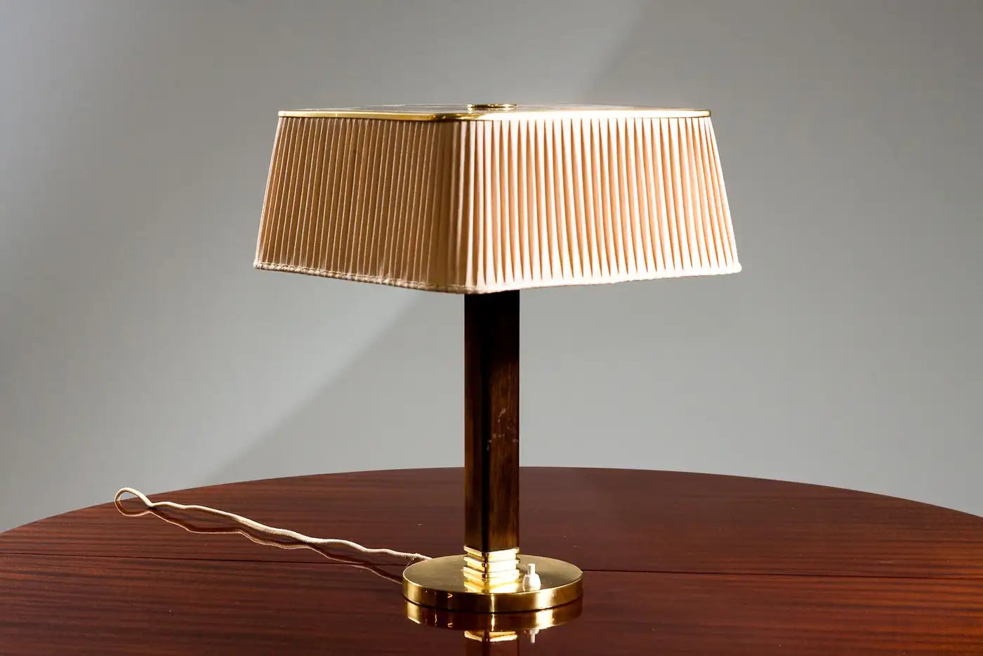 Desk_Lamp_Model_5066_Paavo_Tynell_Brass_Taito_Oy_1940s_Finland