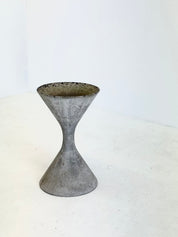 Diabolo_Planter_by_Willy_Guhl_and_Anton_Bee_for_Eternit,_Switzerland,_1950s