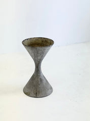 Diabolo_Planter_by_Willy_Guhl_and_Anton_Bee_for_Eternit,_Switzerland,_1950s
