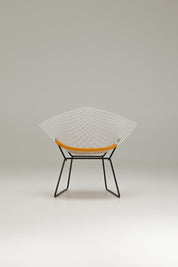 Diamond_Chair_by_Harry_Bertoia_for_Knoll_International,_1952_Design,_USA