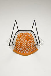 Diamond_Chair_by_Harry_Bertoia_for_Knoll_International,_1952_Design,_USA