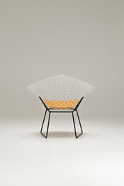 Diamond_Chair_by_Harry_Bertoia_for_Knoll_International,_1952_Design,_USA