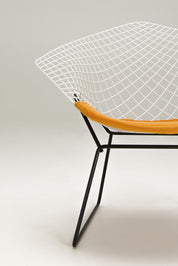 Diamond_Chair_by_Harry_Bertoia_for_Knoll_International,_1952_Design,_USA