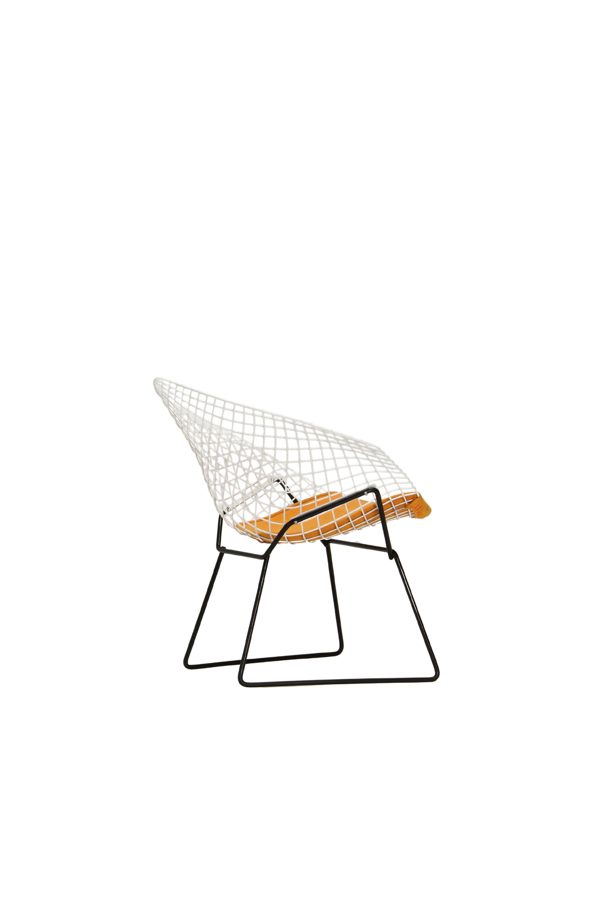 Diamond_Chair_by_Harry_Bertoia_for_Knoll_International,_1952_Design,_USA