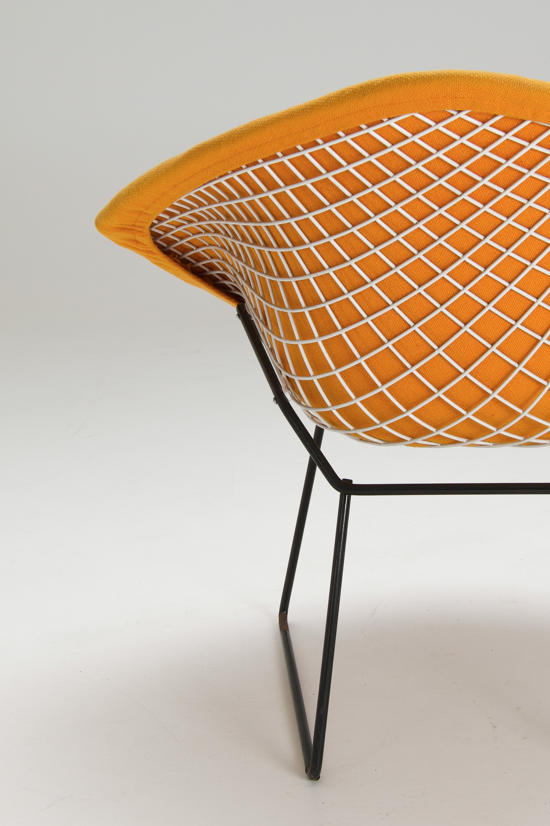 Wire_Chair_by_Harry_Bertoia_for_Knoll,_1952_Design,_USA