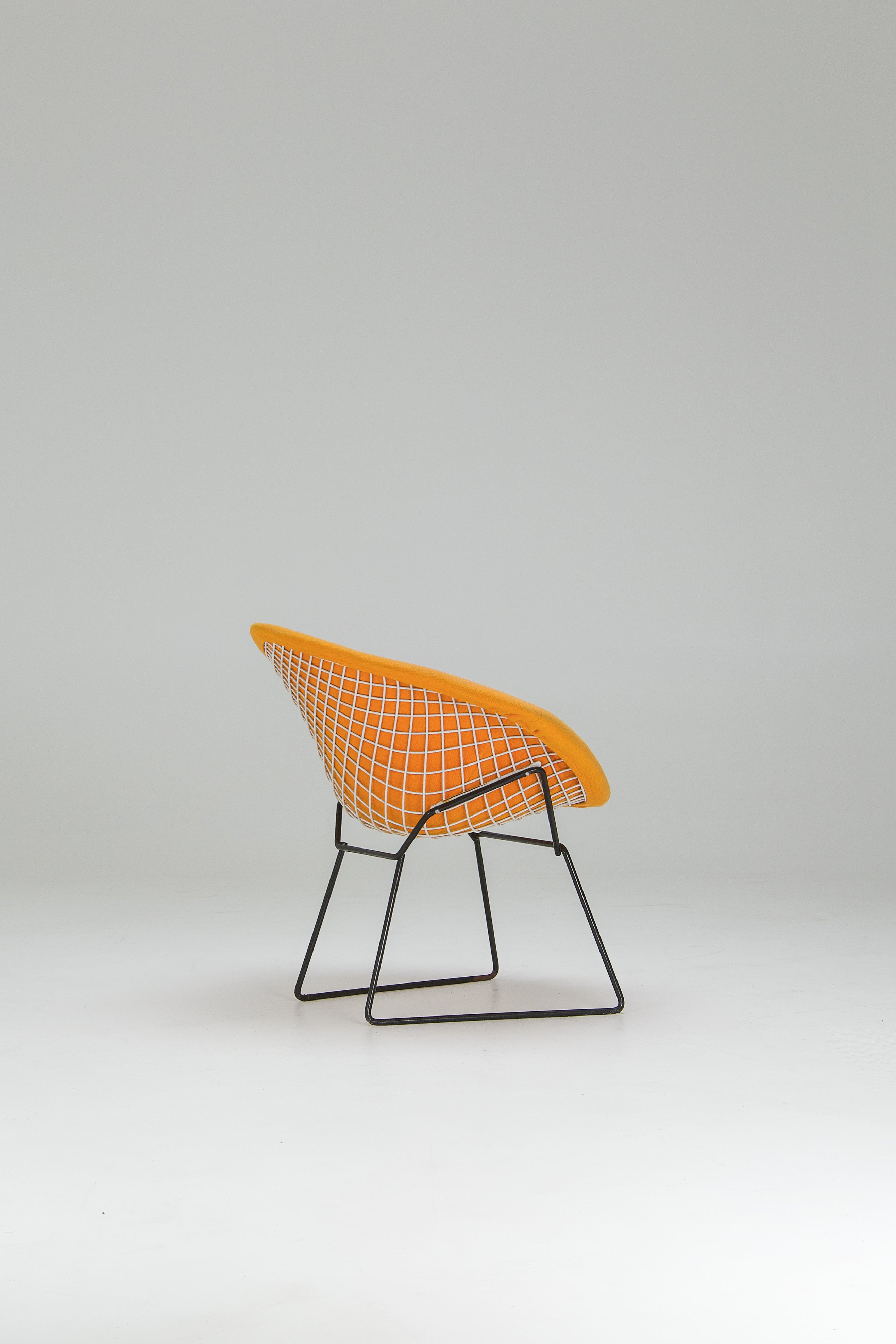 Wire_Chair_by_Harry_Bertoia_for_Knoll,_1952_Design,_USA