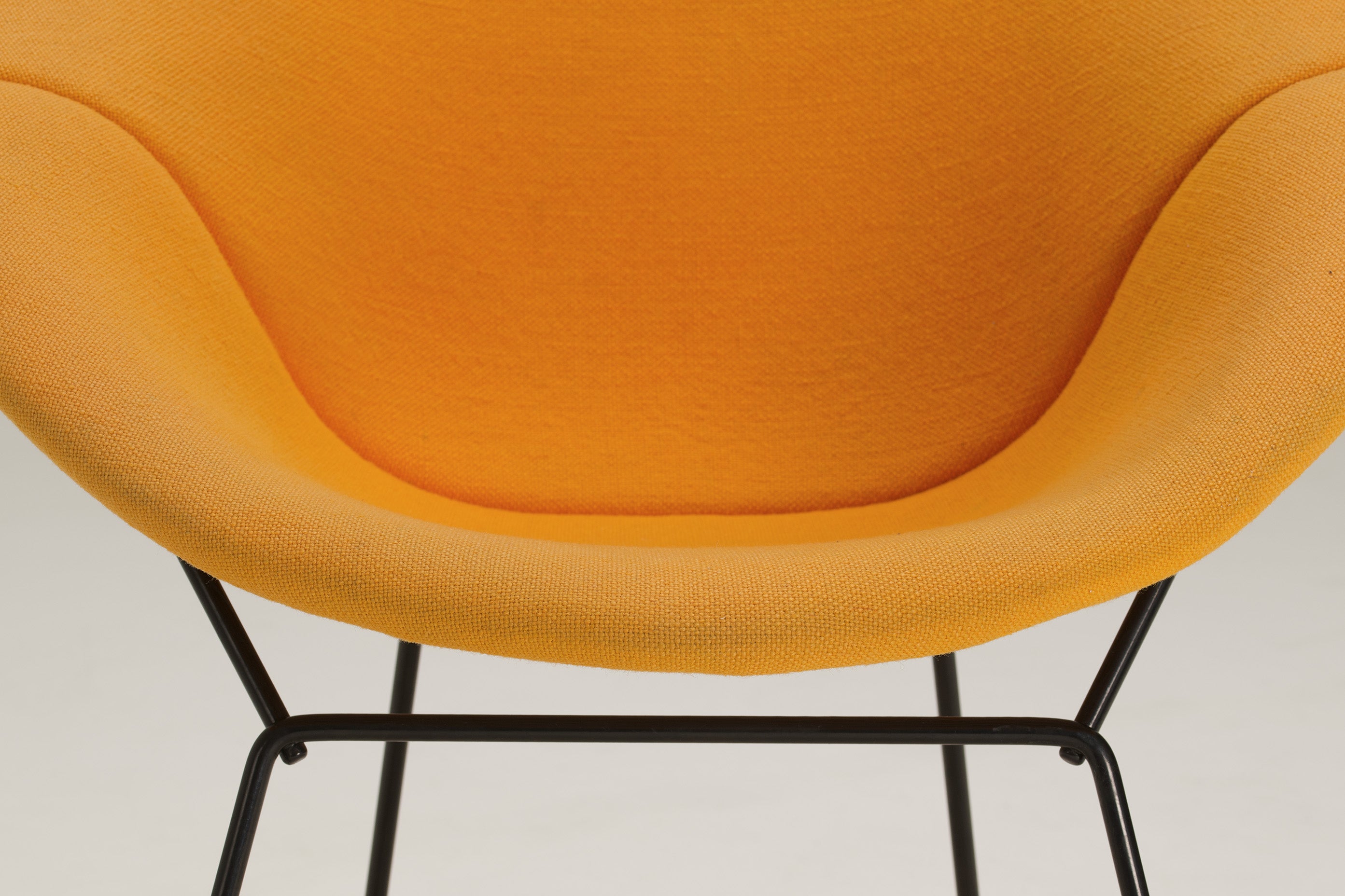 Wire_Chair_by_Harry_Bertoia_for_Knoll,_1952_Design,_USA