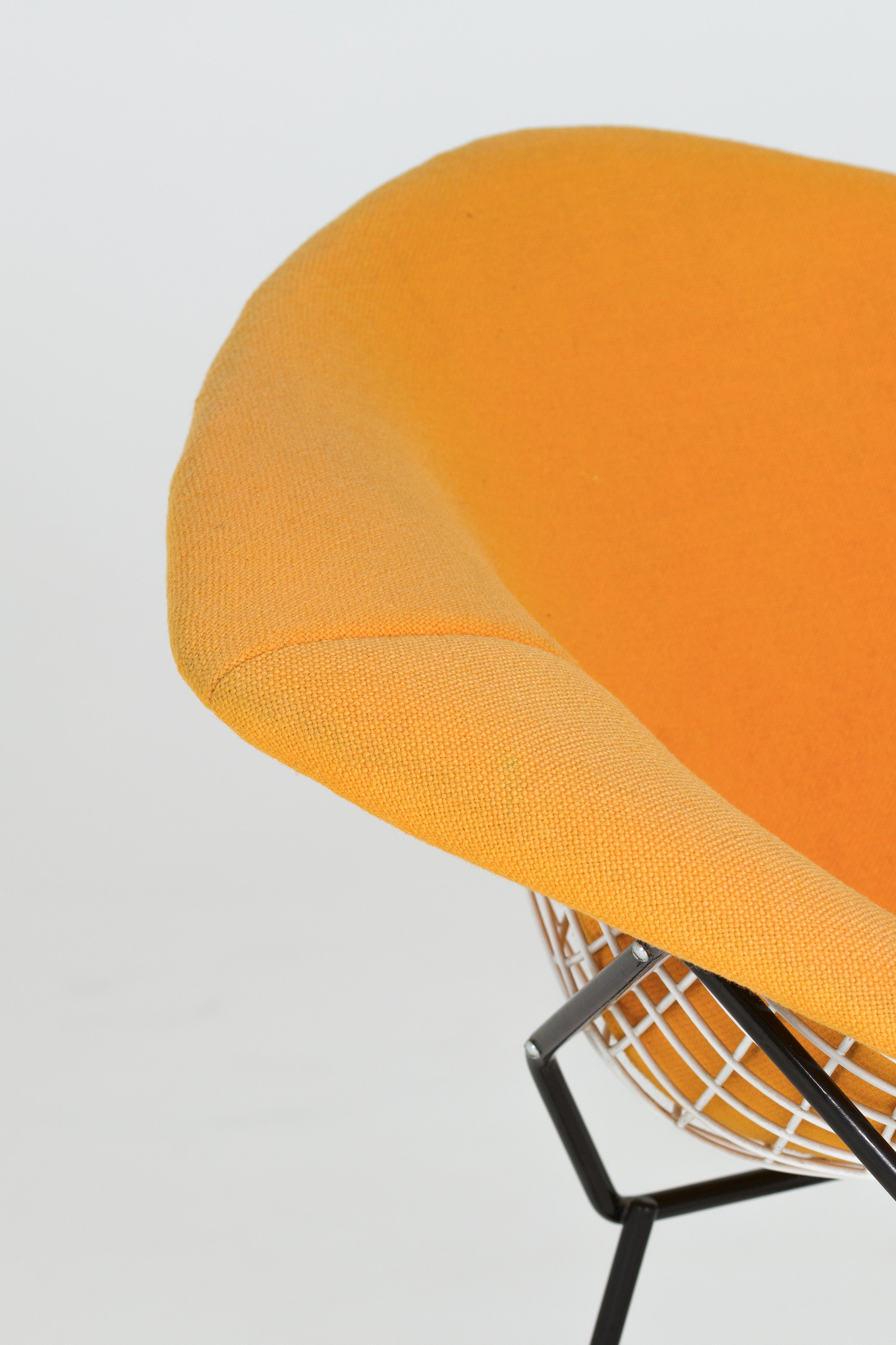 Wire_Chair_by_Harry_Bertoia_for_Knoll,_1952_Design,_USA