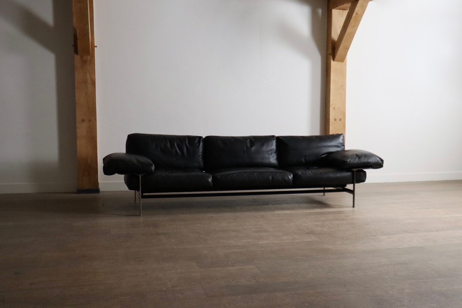 Diesis_Three-Seater_Sofa_in_Black_Leather_by_Antonio_Citterio_for_B&B_Italia,_1979