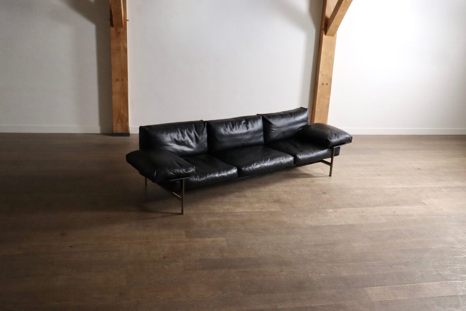 Diesis_Three-Seater_Sofa_in_Black_Leather_by_Antonio_Citterio_for_B&B_Italia,_1979