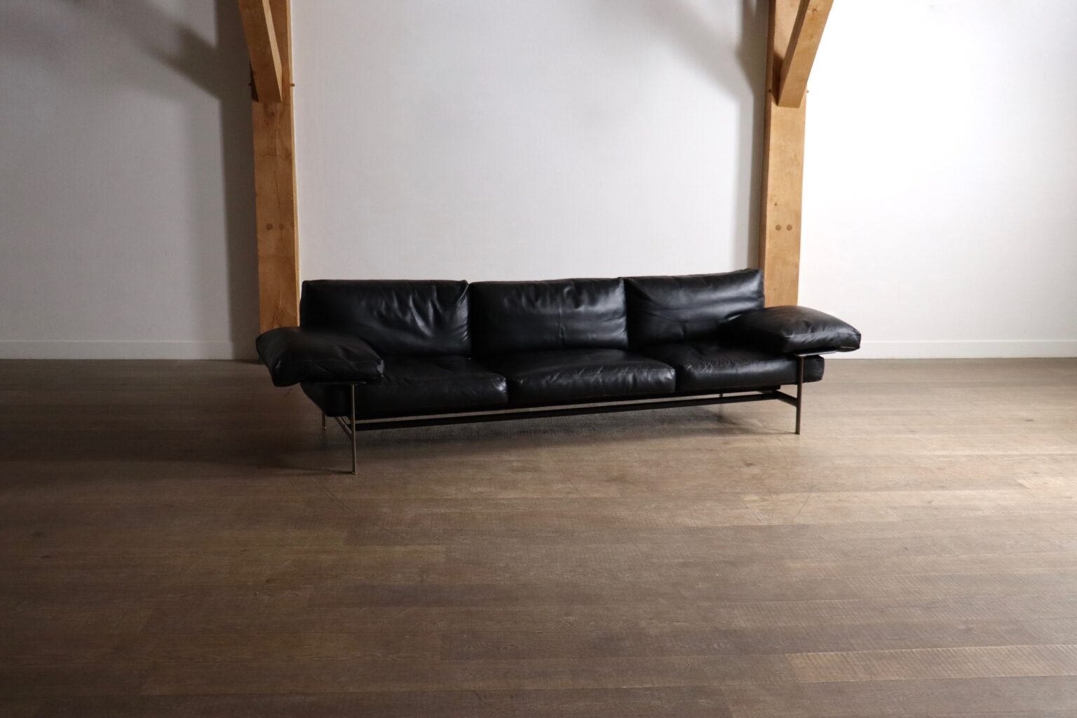 Diesis_Three-Seater_Sofa_in_Black_Leather_by_Antonio_Citterio_for_B&B_Italia,_1979