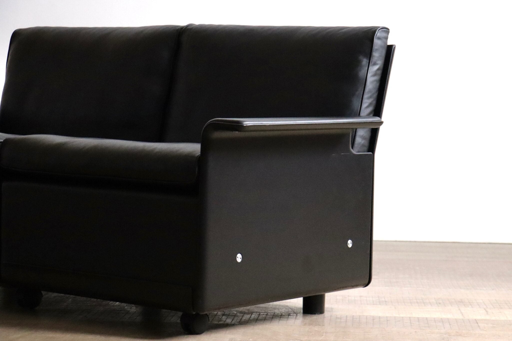 Dieter_Rams_Model_620_Two-Seater_Sofa_in_Black_Leather_for_Vitsœ,_1980s