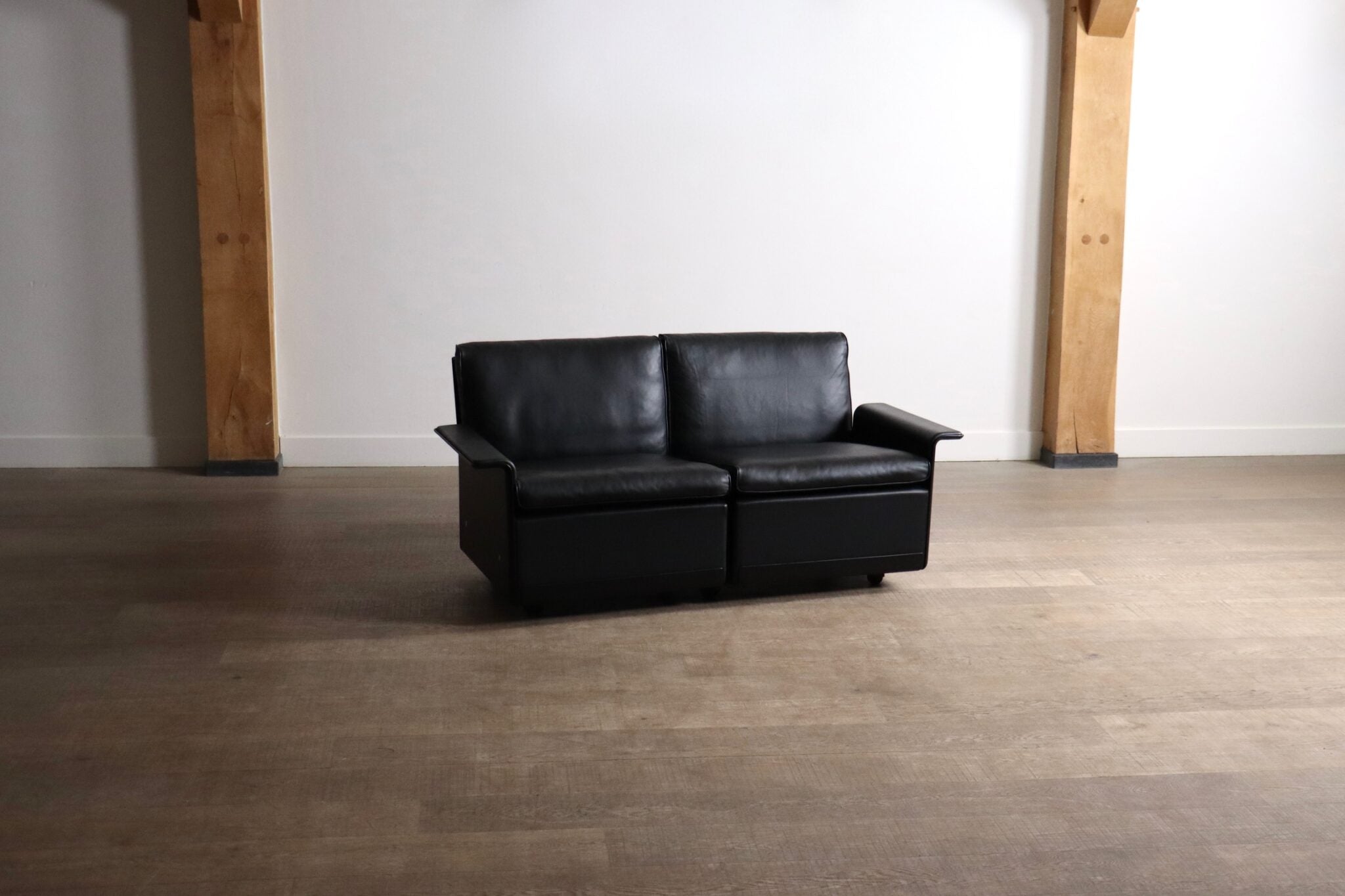 Dieter_Rams_Model_620_Two-Seater_Sofa_in_Black_Leather_for_Vitsœ,_1980s
