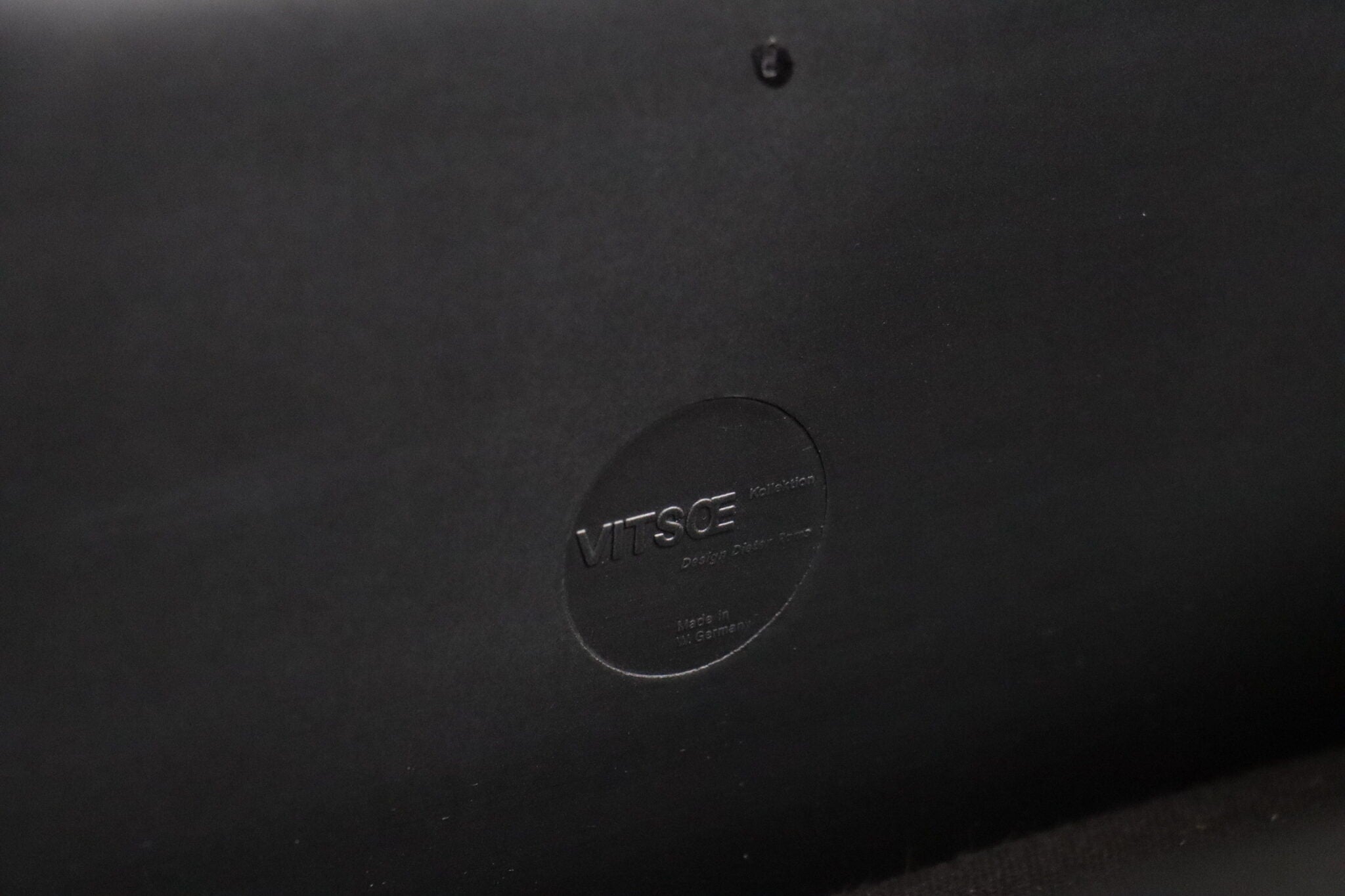 Dieter_Rams_Model_620_Two-Seater_Sofa_in_Black_Leather_for_Vitsœ,_1980s