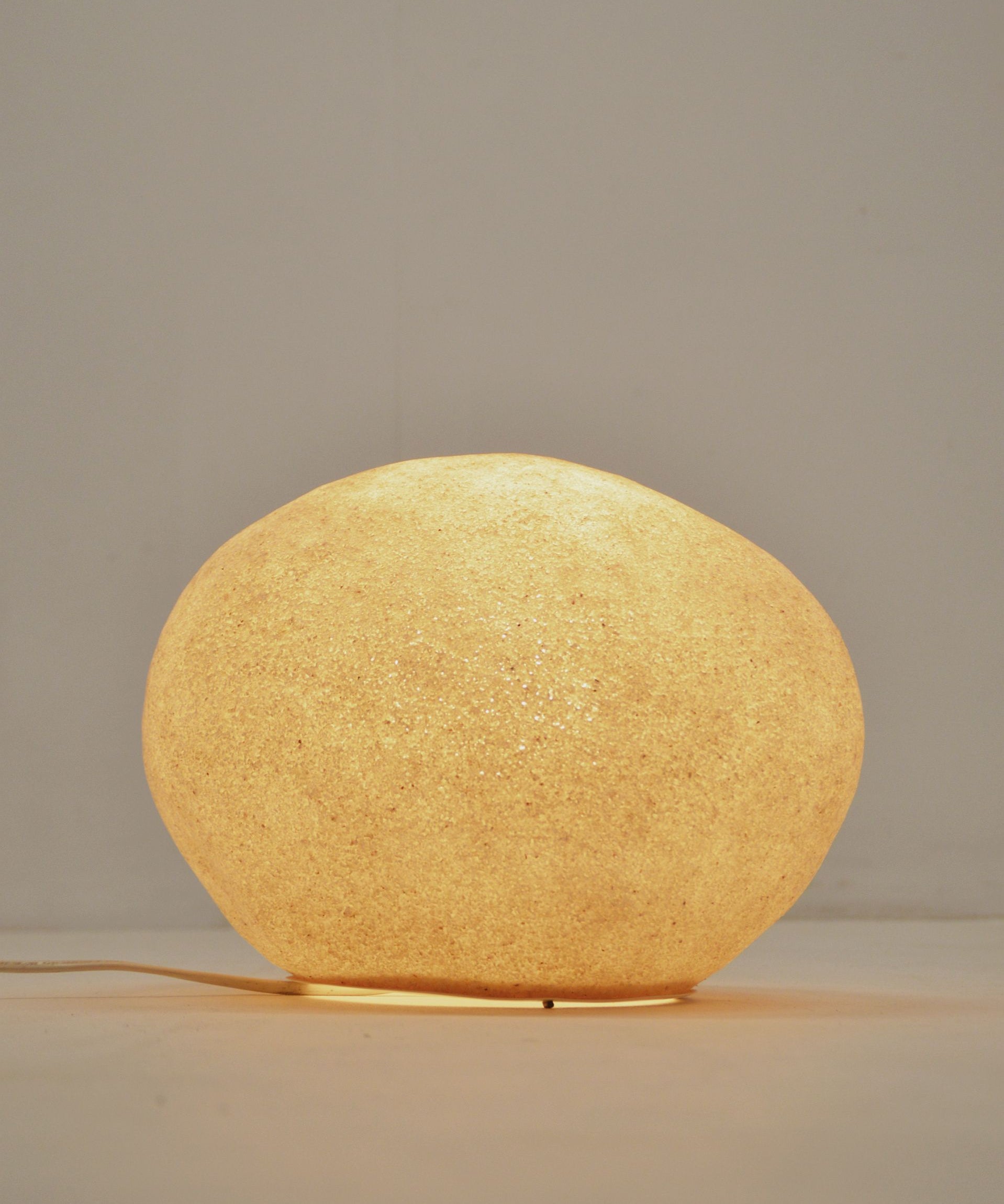 Dora_rock_lamp_designed_by_André_Cazenave_for_Habitat,_1980