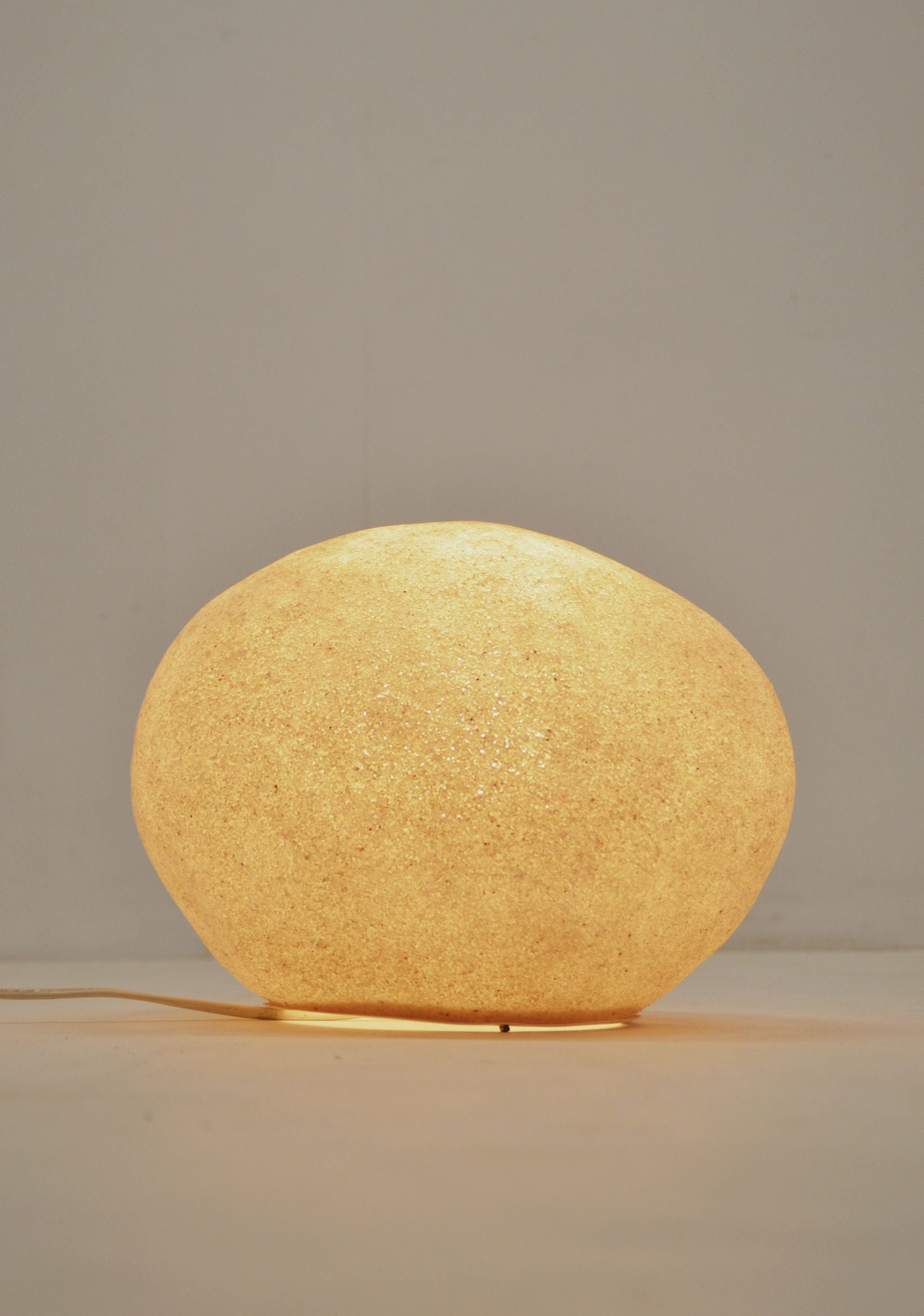 Dora_rock_lamp_designed_by_André_Cazenave_for_Habitat,_1980