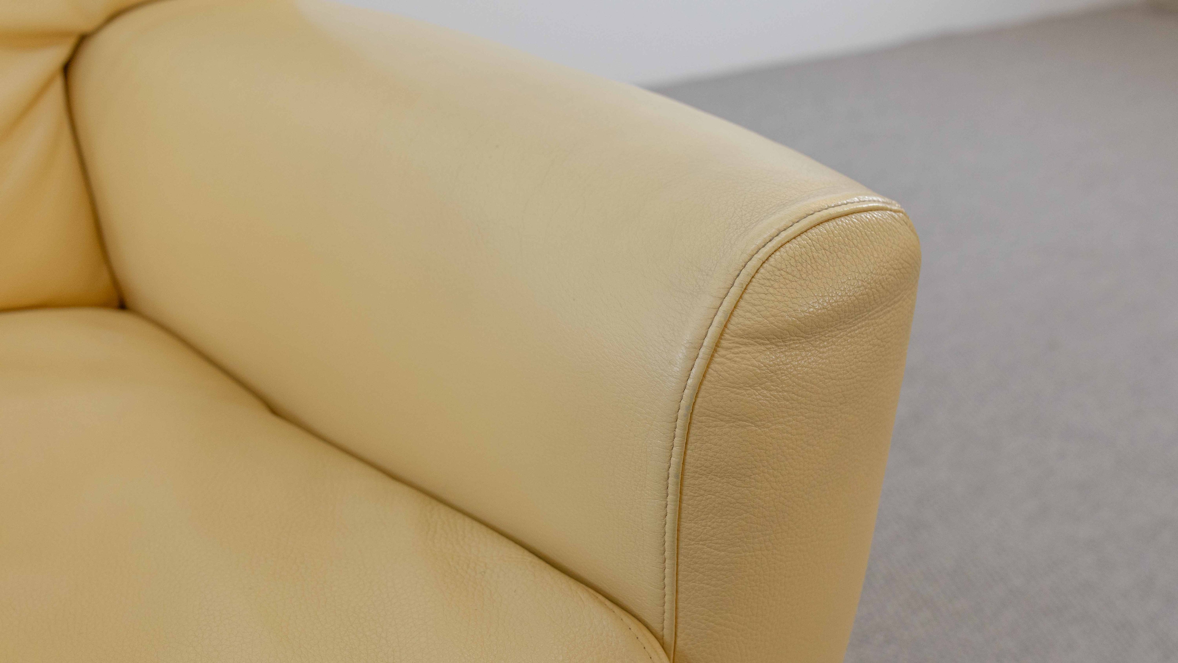 Drop_Armchair_by_Gerard_Van_den_Berg_for_Molteni_and_C_in_Yellow_Leather,_1990s
