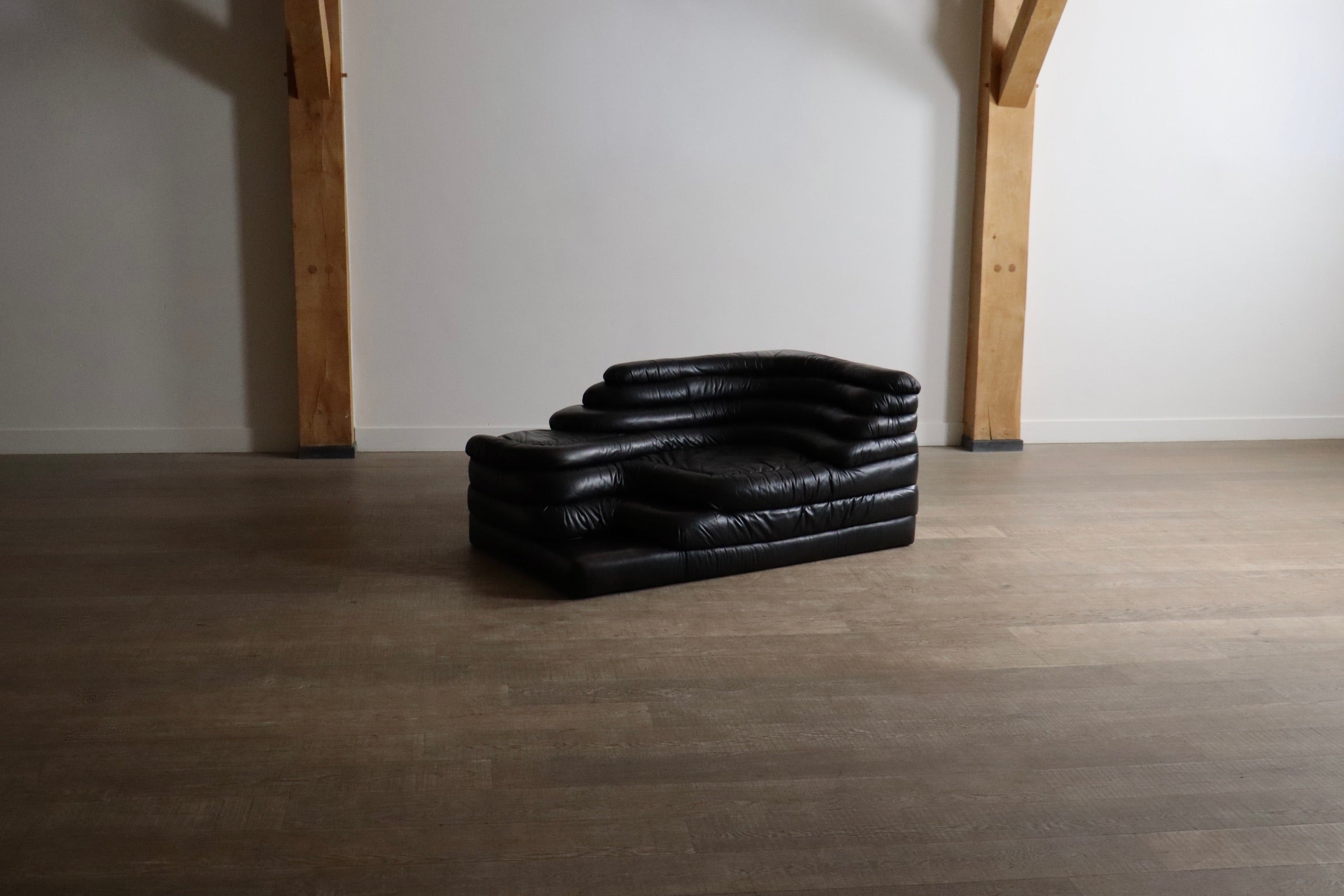 DS-1025_Terrazza_Sofa_by_Ubald_Klug_for_De_Sede,_Swiss_Postmodern_Leather_Sofa,_1970s