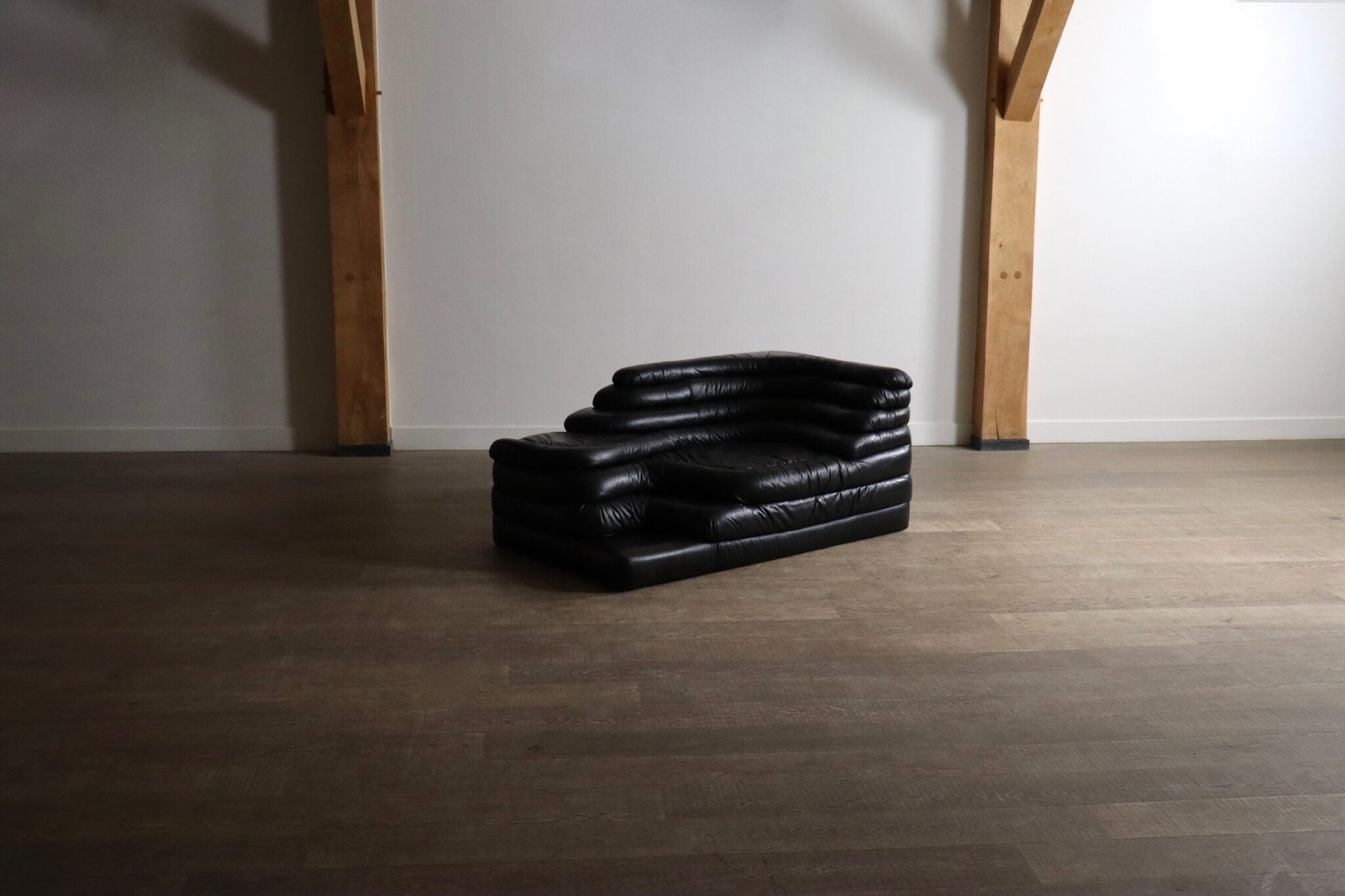 DS-1025_Terrazza_Sofa_by_Ubald_Klug_for_De_Sede,_Swiss_Postmodern_Leather_Sofa,_1970s