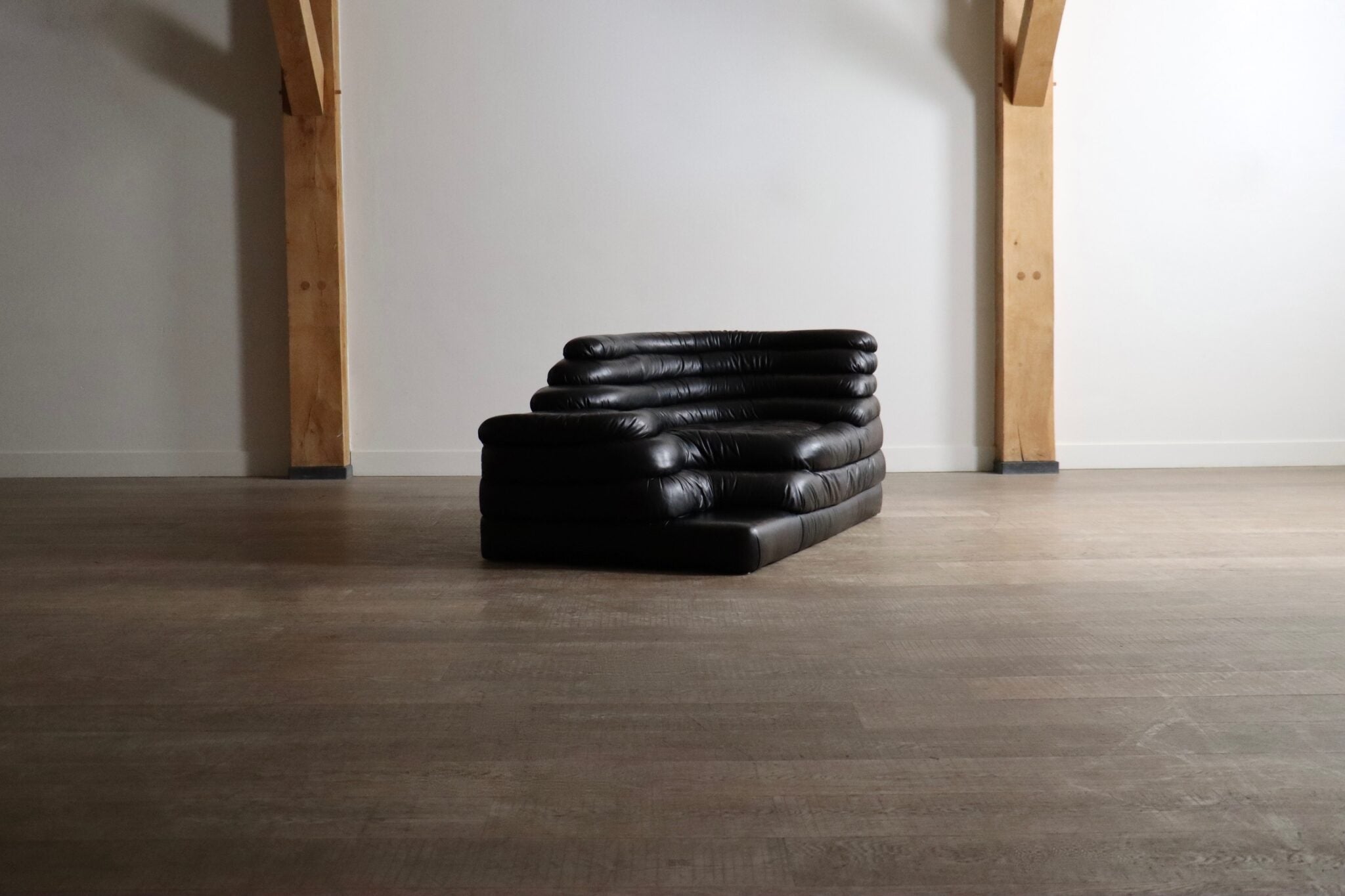DS-1025_Terrazza_Sofa_by_Ubald_Klug_for_De_Sede,_Swiss_Postmodern_Leather_Sofa,_1970s