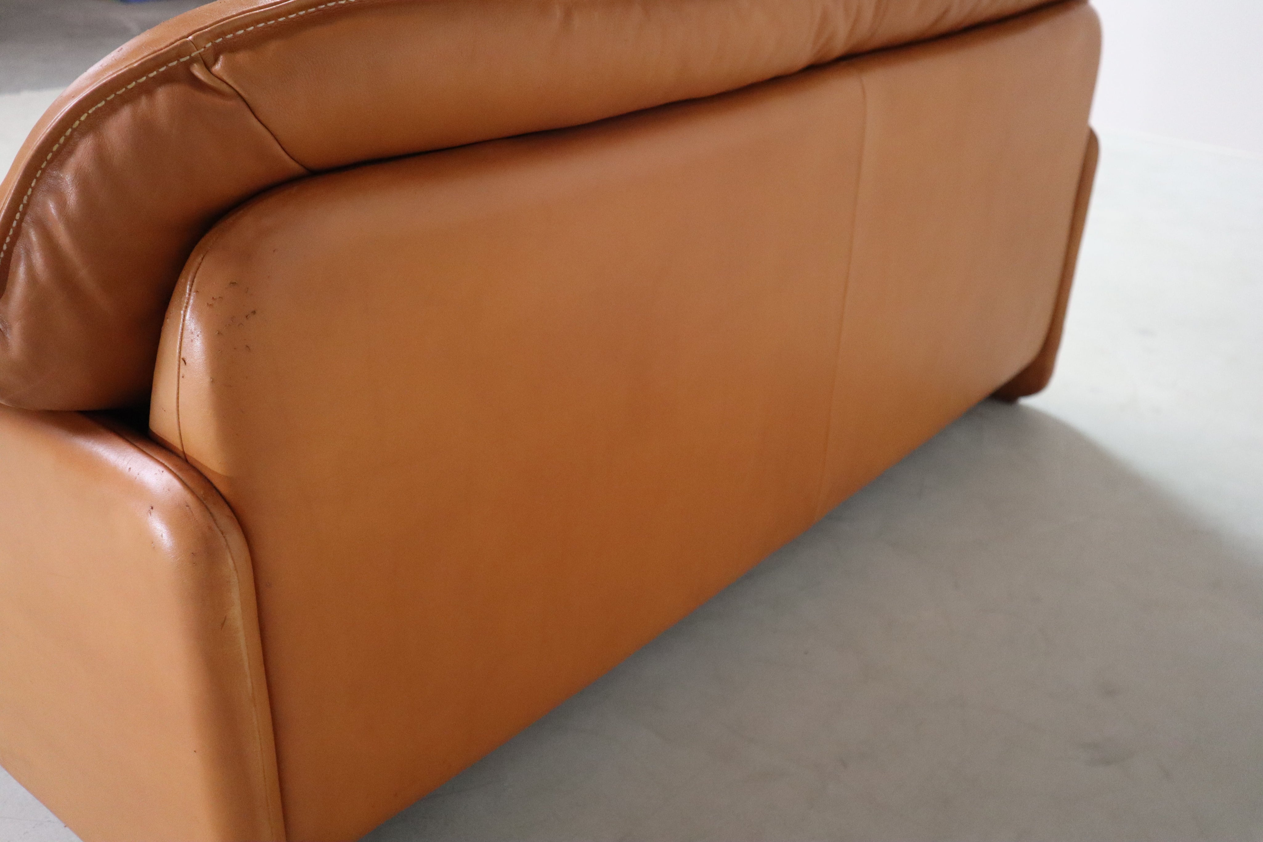 DS-16_Cognac_leather_sofa_by_De_Sede_Switzerland,_1970s