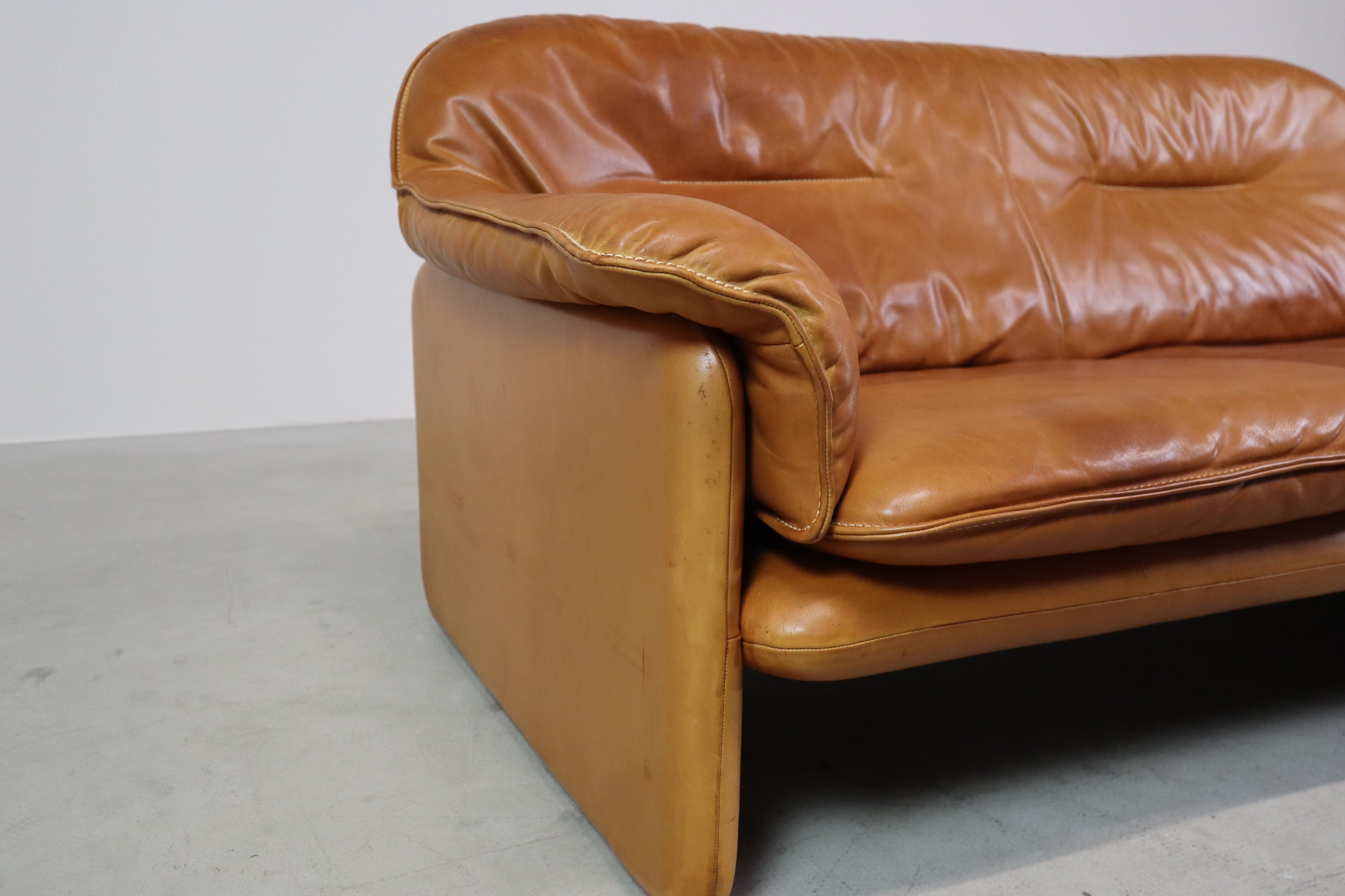 DS-16_Cognac_leather_sofa_by_De_Sede_Switzerland,_1970s