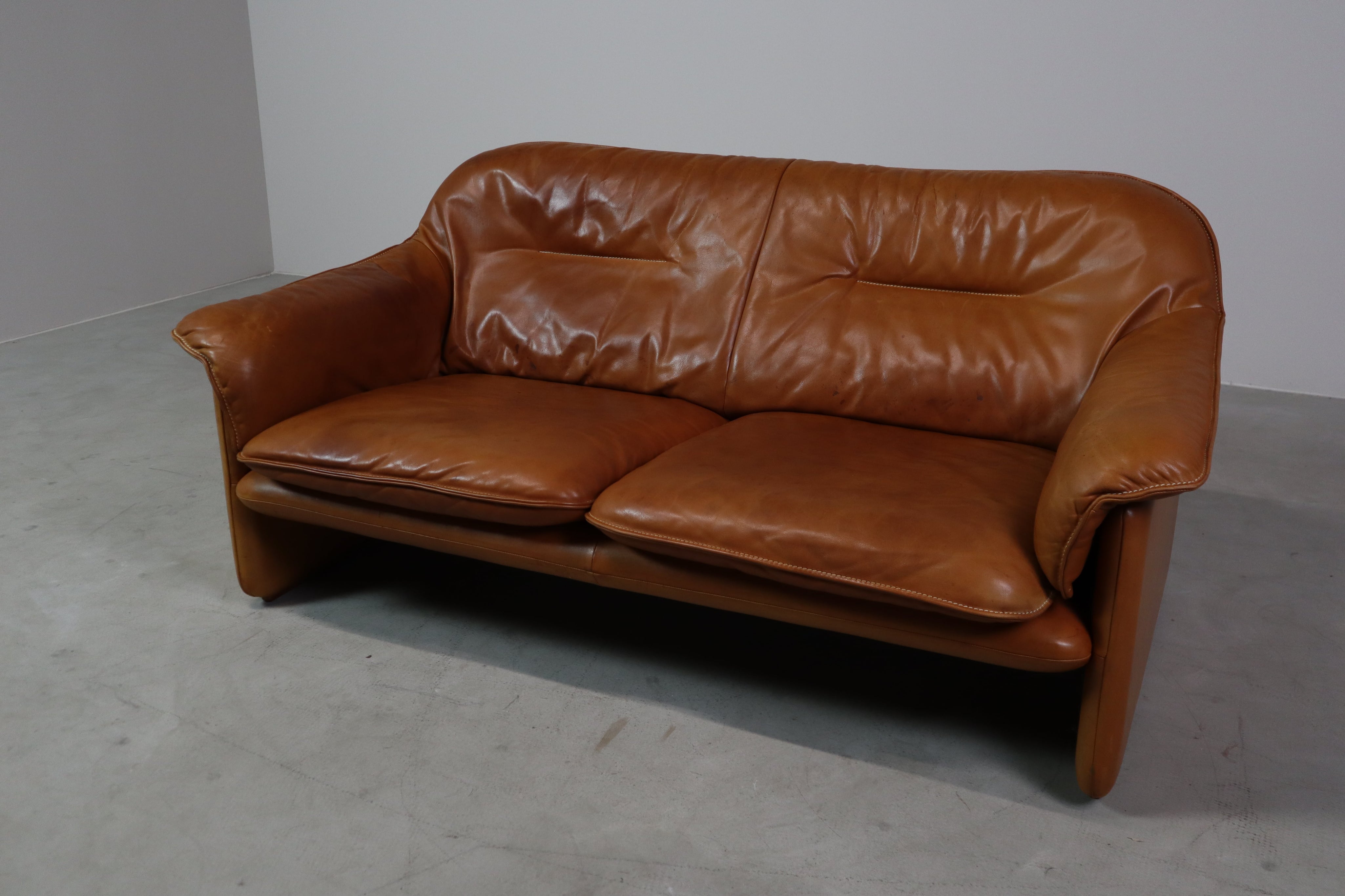 DS-16_Cognac_leather_sofa_by_De_Sede_Switzerland,_1970s