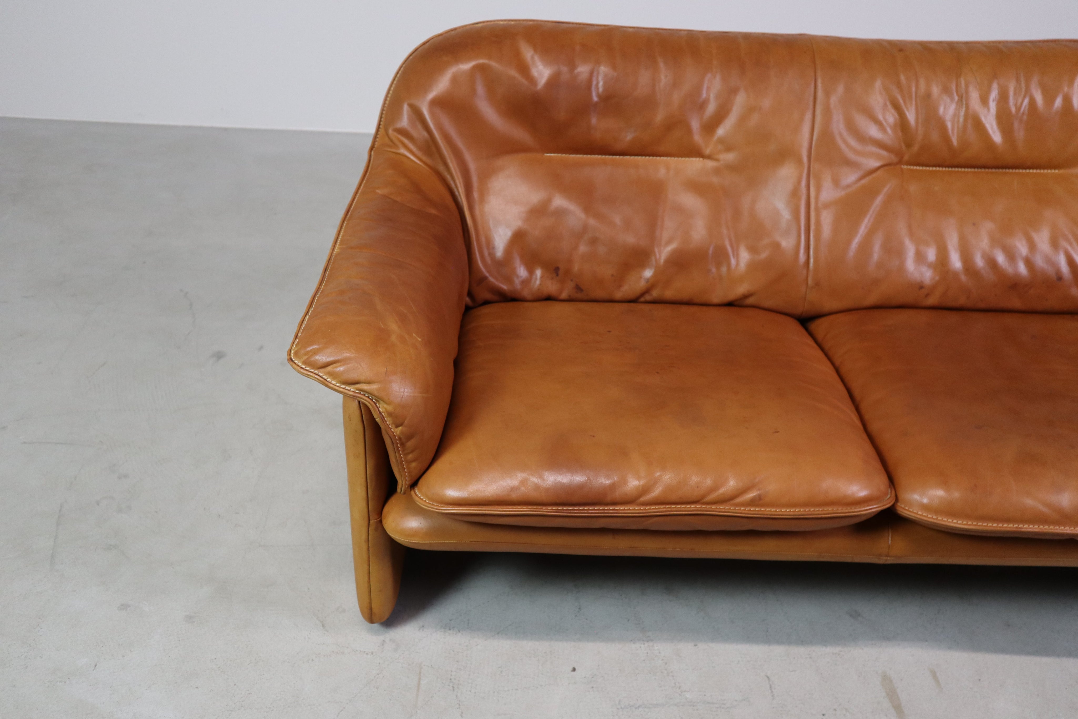 DS-16_Cognac_leather_sofa_by_De_Sede_Switzerland,_1970s