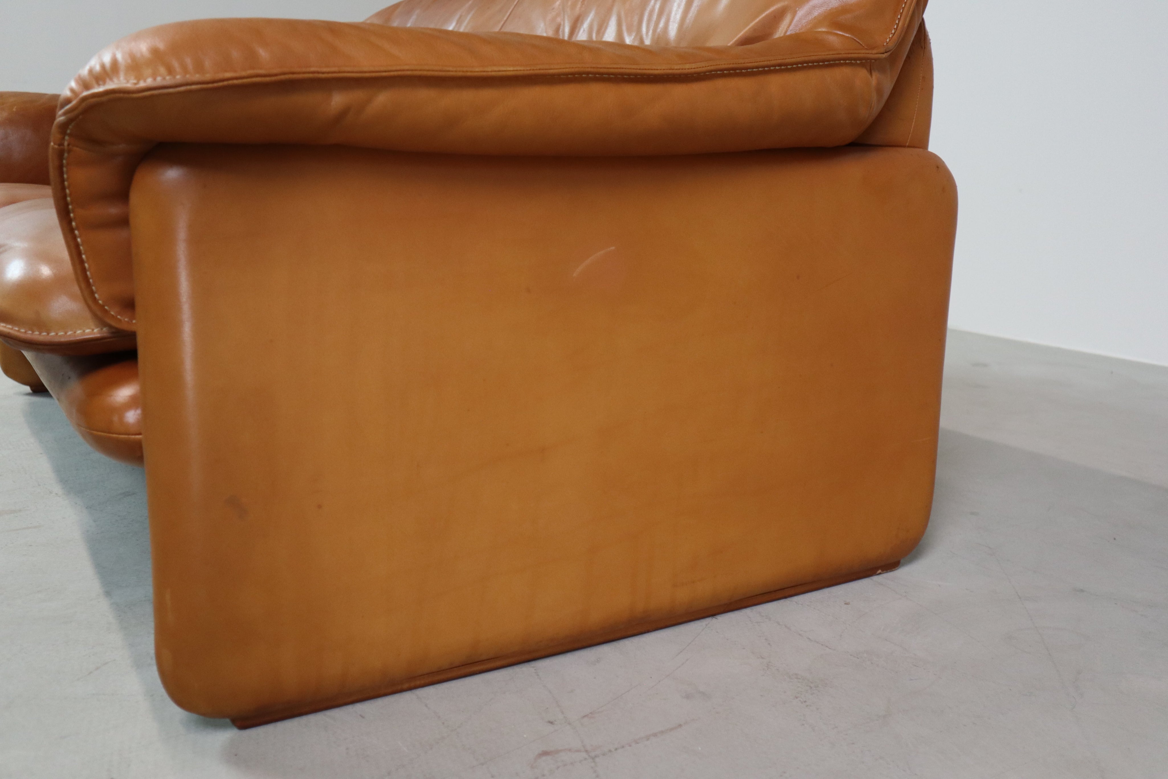 DS-16_Cognac_leather_sofa_by_De_Sede_Switzerland,_1970s
