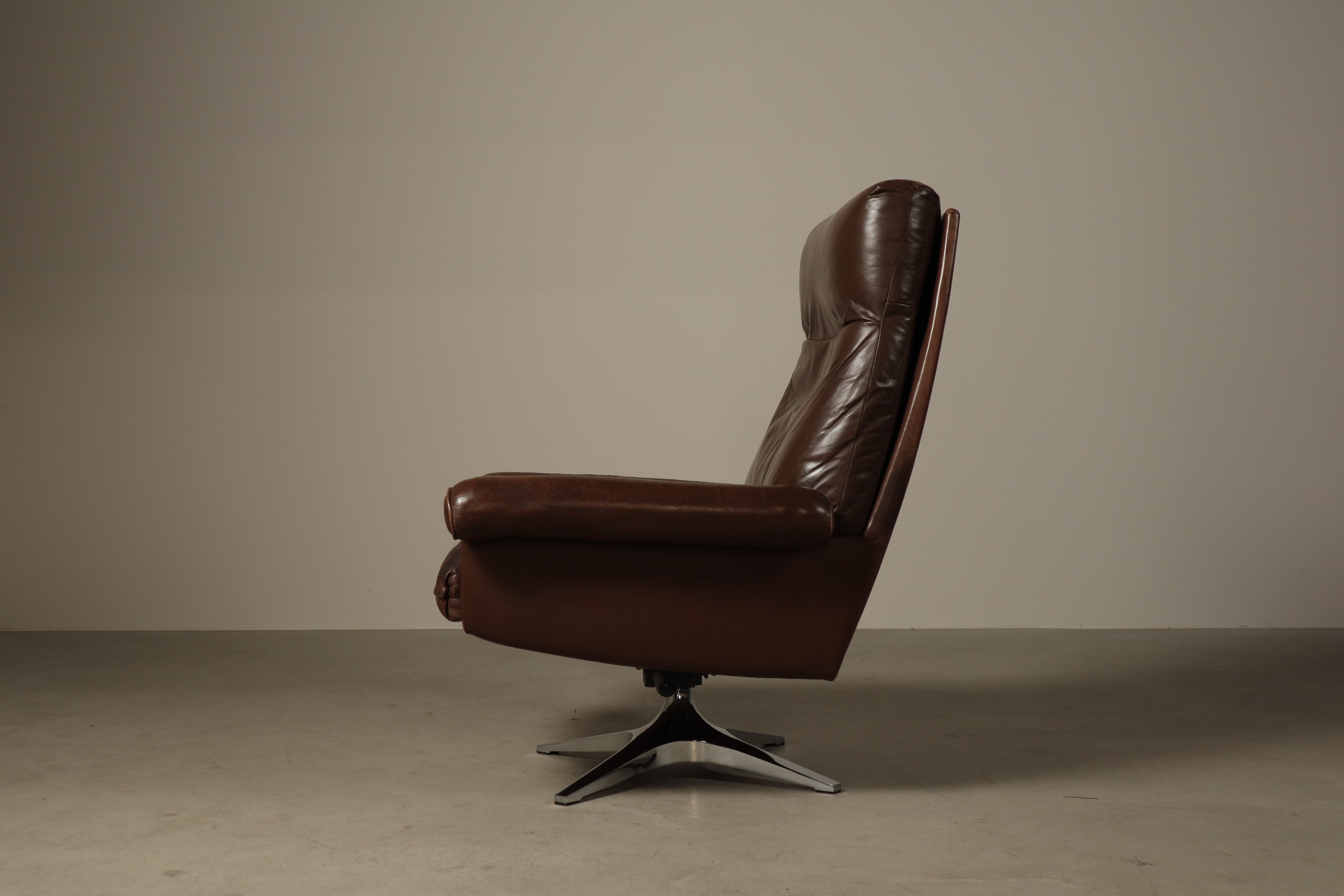1970s_Swiss_Cognac_Leather_Swivel_Recliner_Lounge_Chair_with_Aluminium_Base