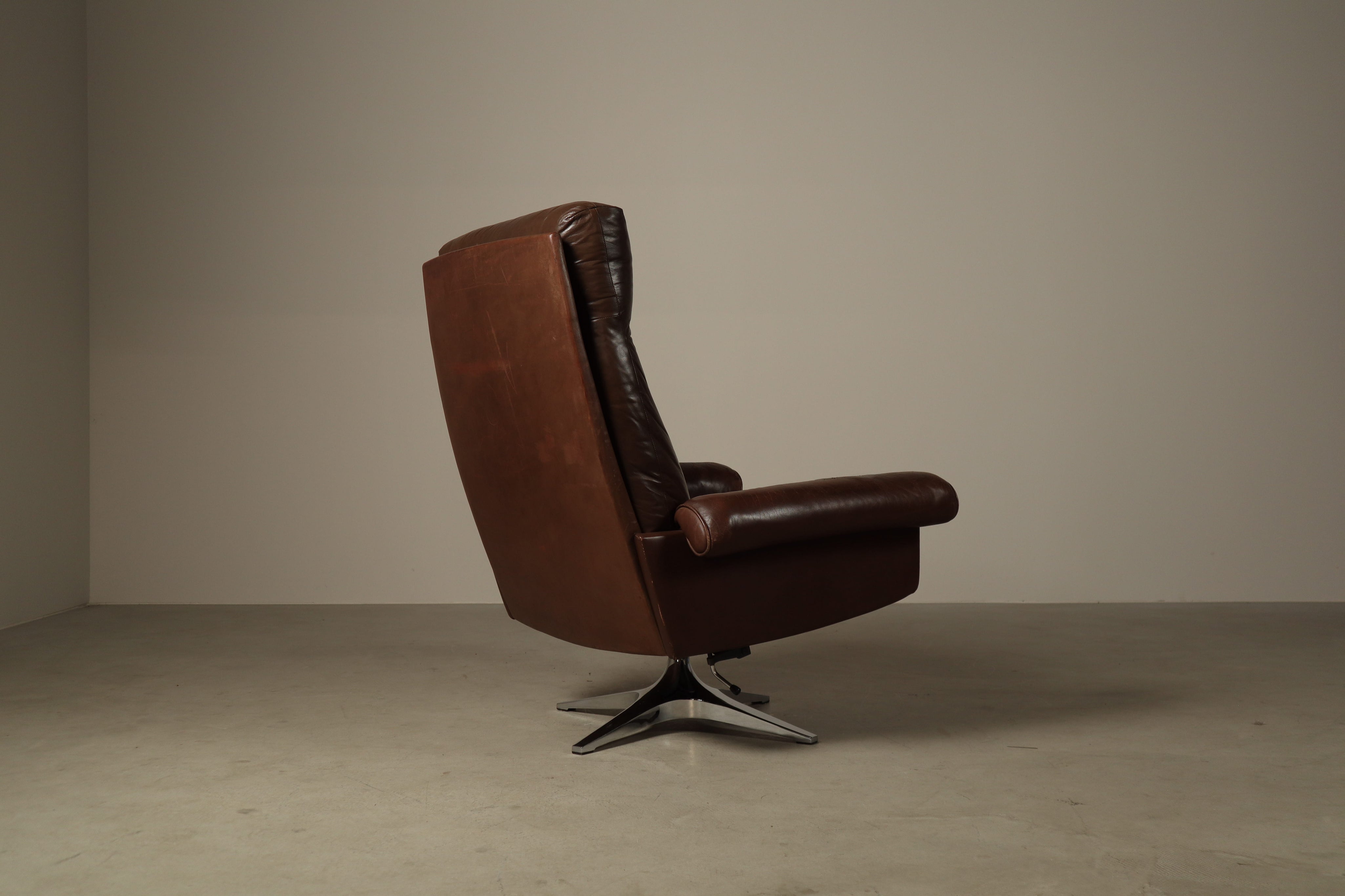 1970s_Swiss_Cognac_Leather_Swivel_Recliner_Lounge_Chair_with_Aluminium_Base