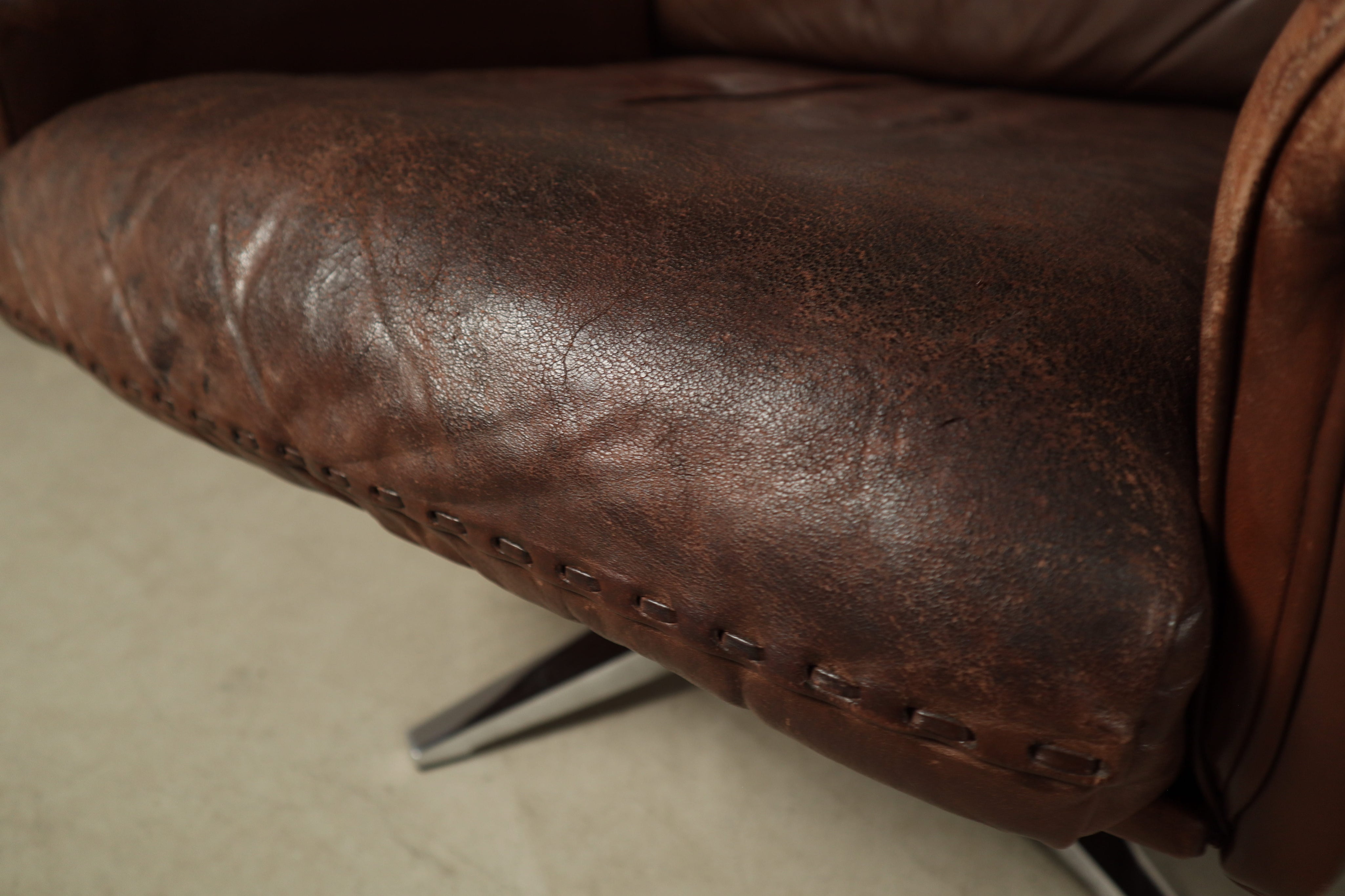 1970s_Swiss_Cognac_Leather_Swivel_Recliner_Lounge_Chair_with_Aluminium_Base