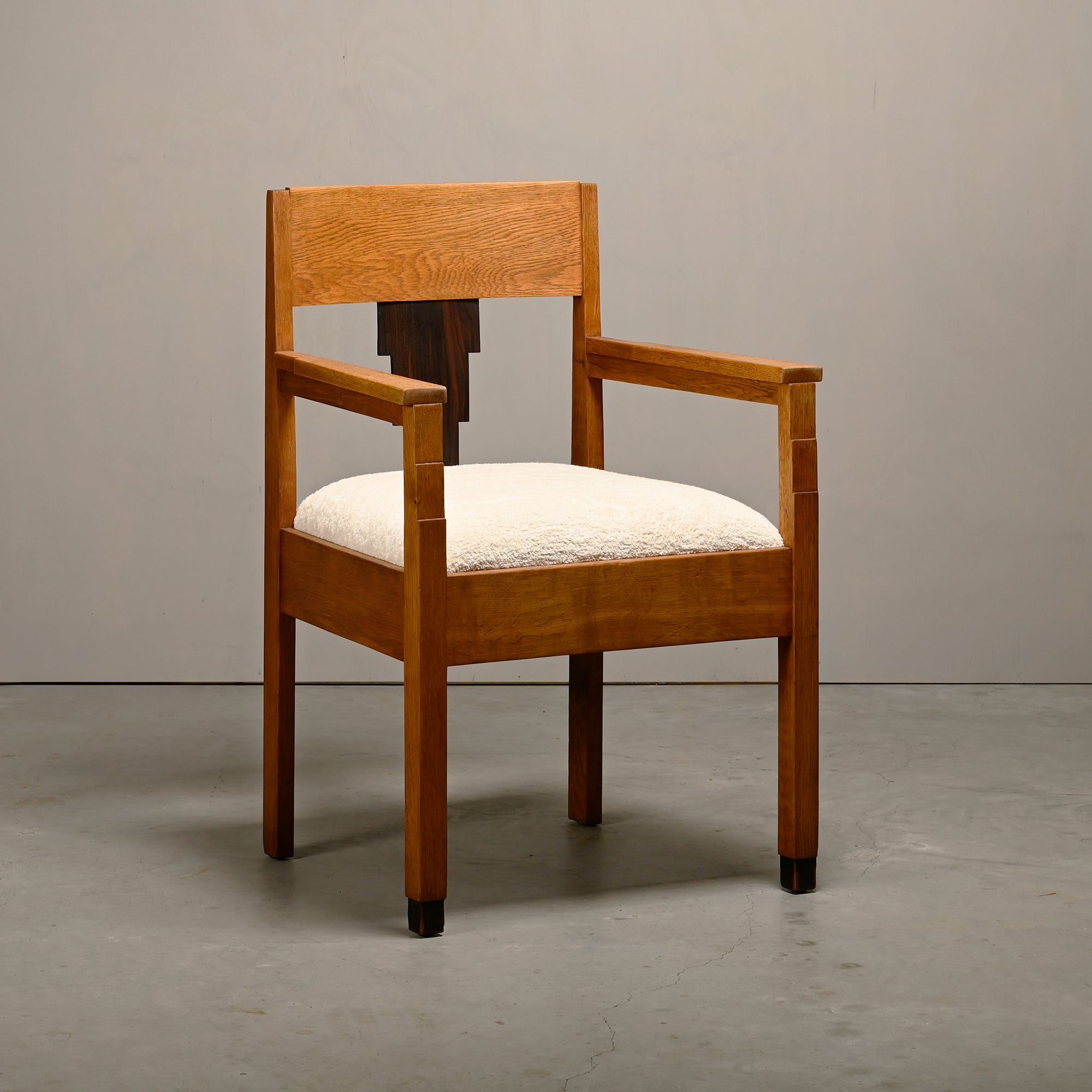 Amsterdam_School_Oak_Armchair,_1930s,_Netherlands