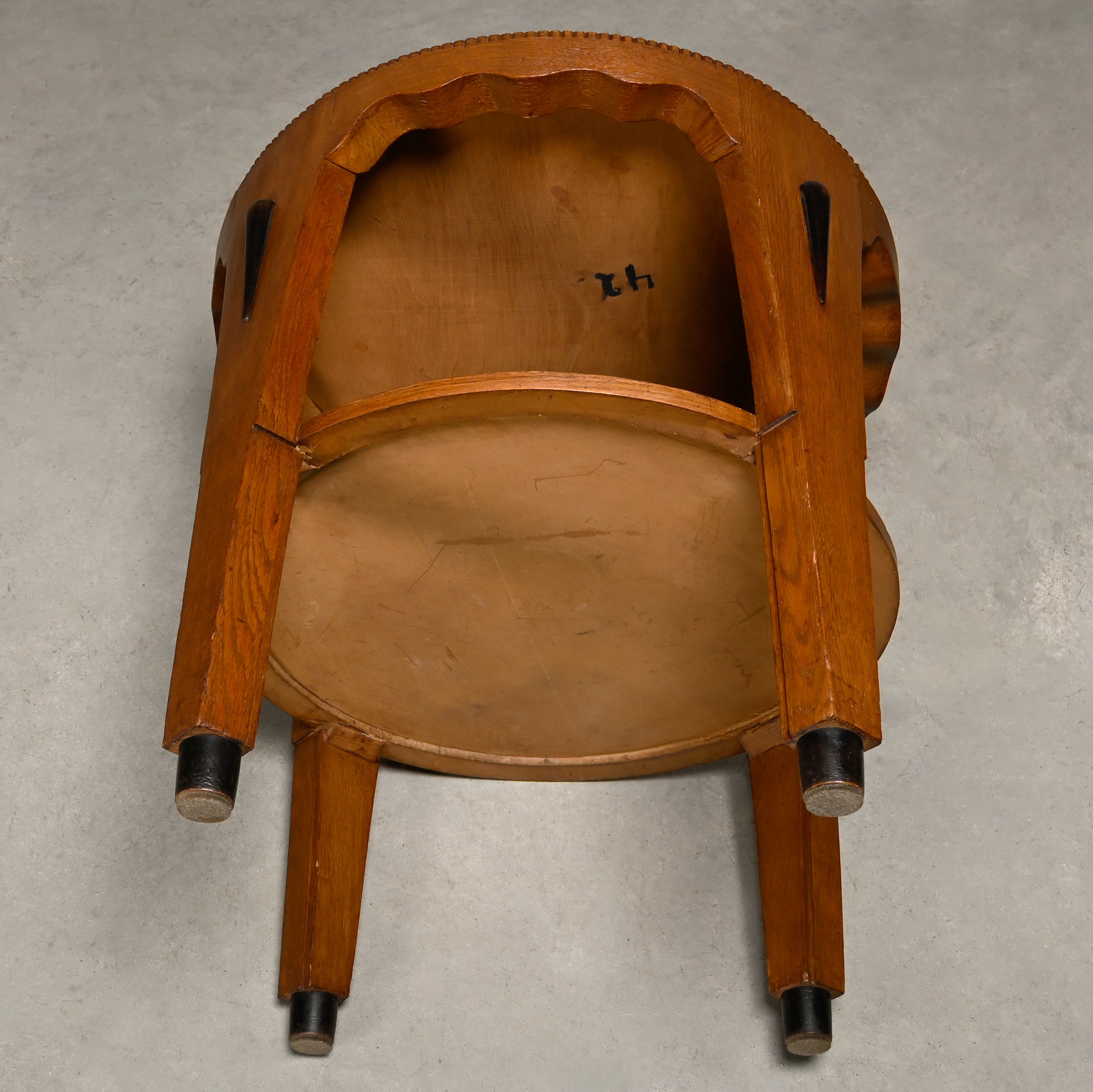 Amsterdam_School_Coffee_Table,_Oak_&_Coromandel_Veneer,_Art_Deco_Netherlands_1930s