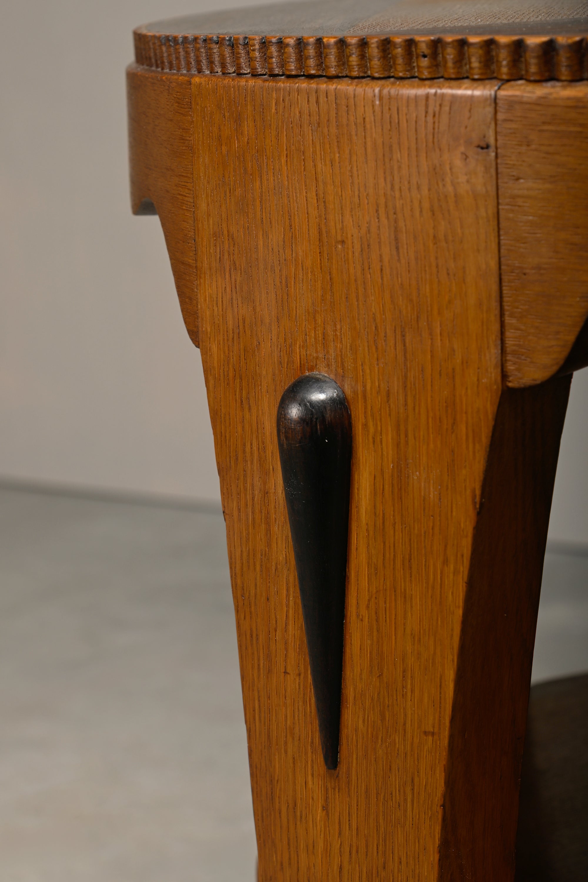 Amsterdam_School_Coffee_Table,_Oak_&_Coromandel_Veneer,_Art_Deco_Netherlands_1930s