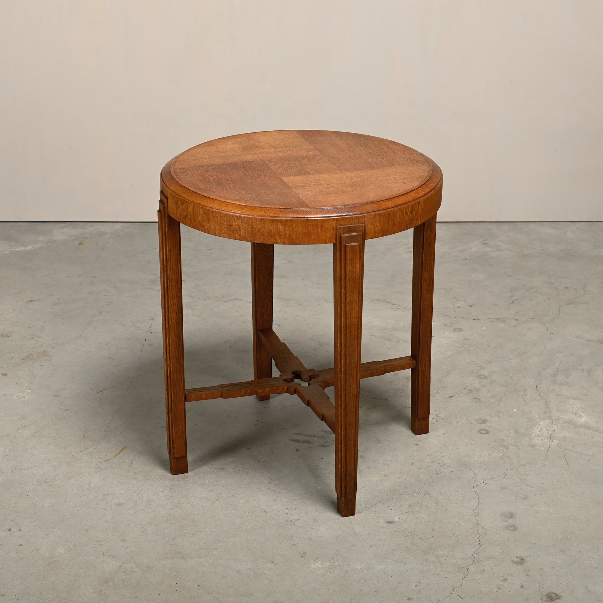 Art_Deco_Side_Table_in_Amsterdam_School_Style,_Solid_Oak,_Netherlands,_1930s