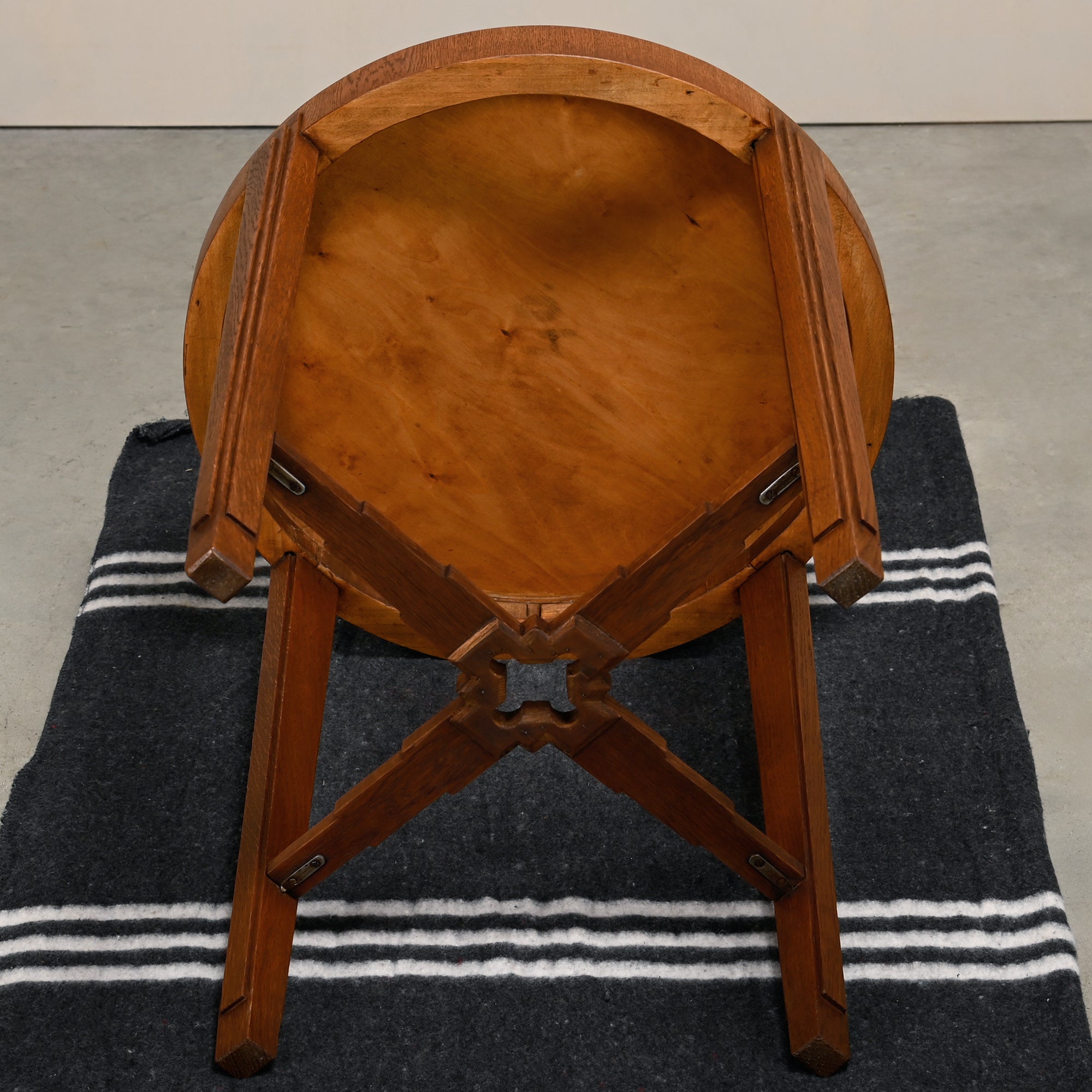 Art_Deco_Side_Table_in_Amsterdam_School_Style,_Solid_Oak,_Netherlands,_1930s