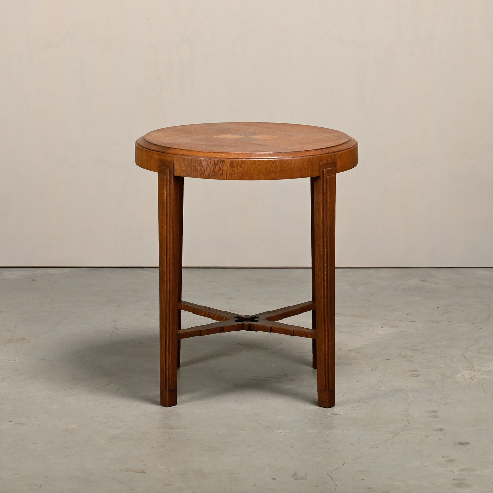 Art_Deco_Side_Table_in_Amsterdam_School_Style,_Solid_Oak,_Netherlands,_1930s