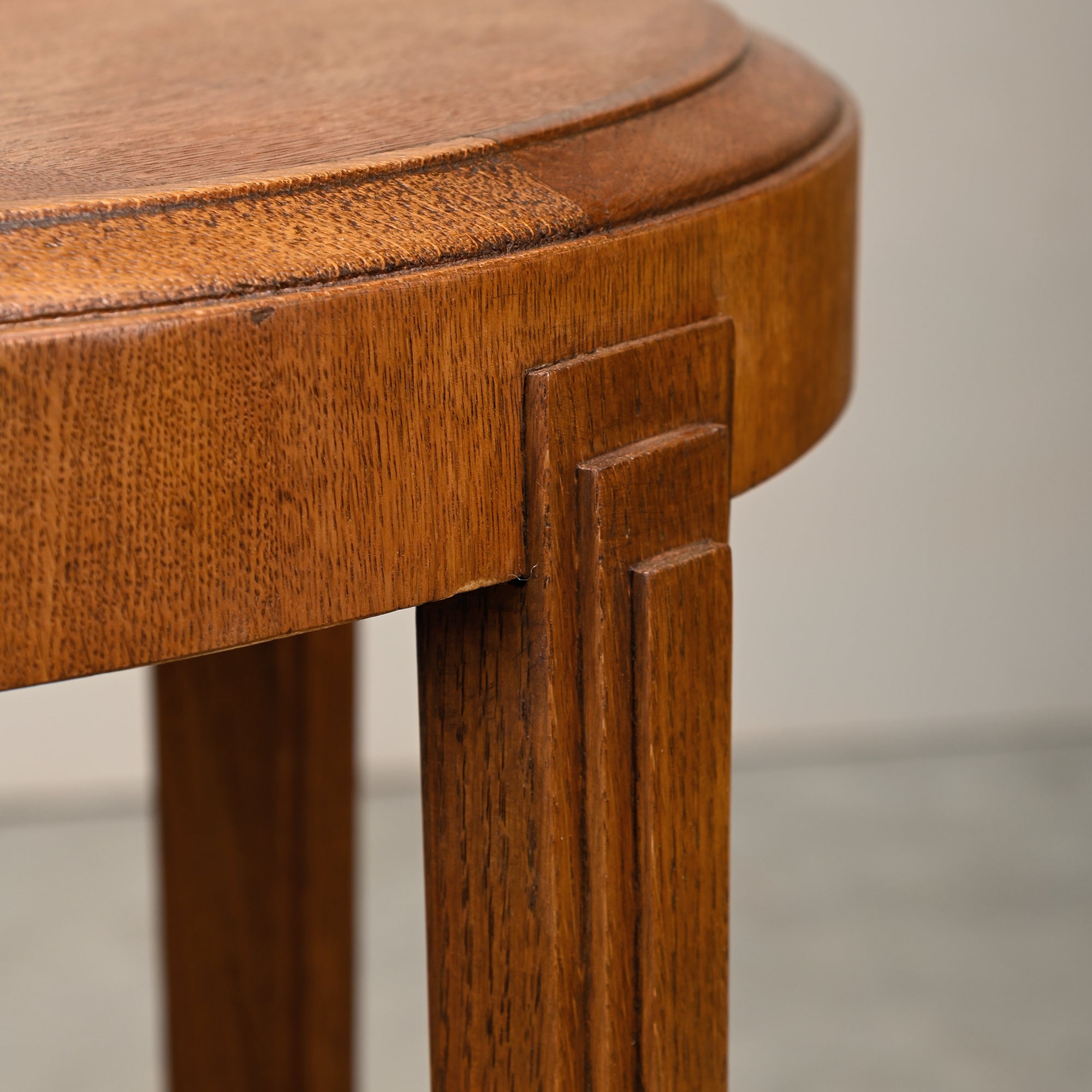 Art_Deco_Side_Table_in_Amsterdam_School_Style,_Solid_Oak,_Netherlands,_1930s