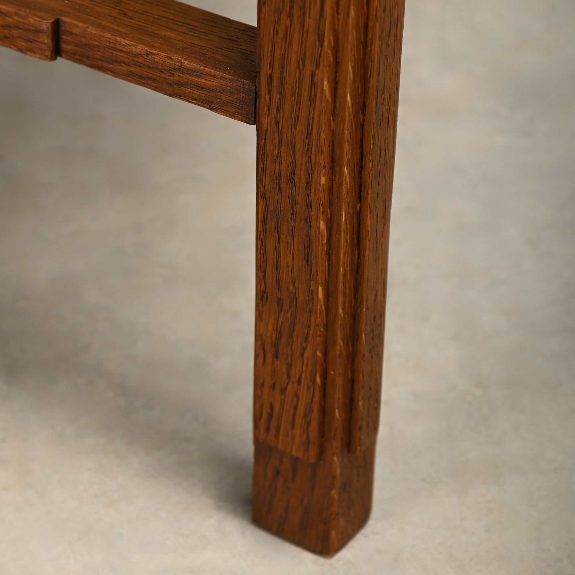 Art_Deco_Side_Table_in_Amsterdam_School_Style,_Solid_Oak,_Netherlands,_1930s
