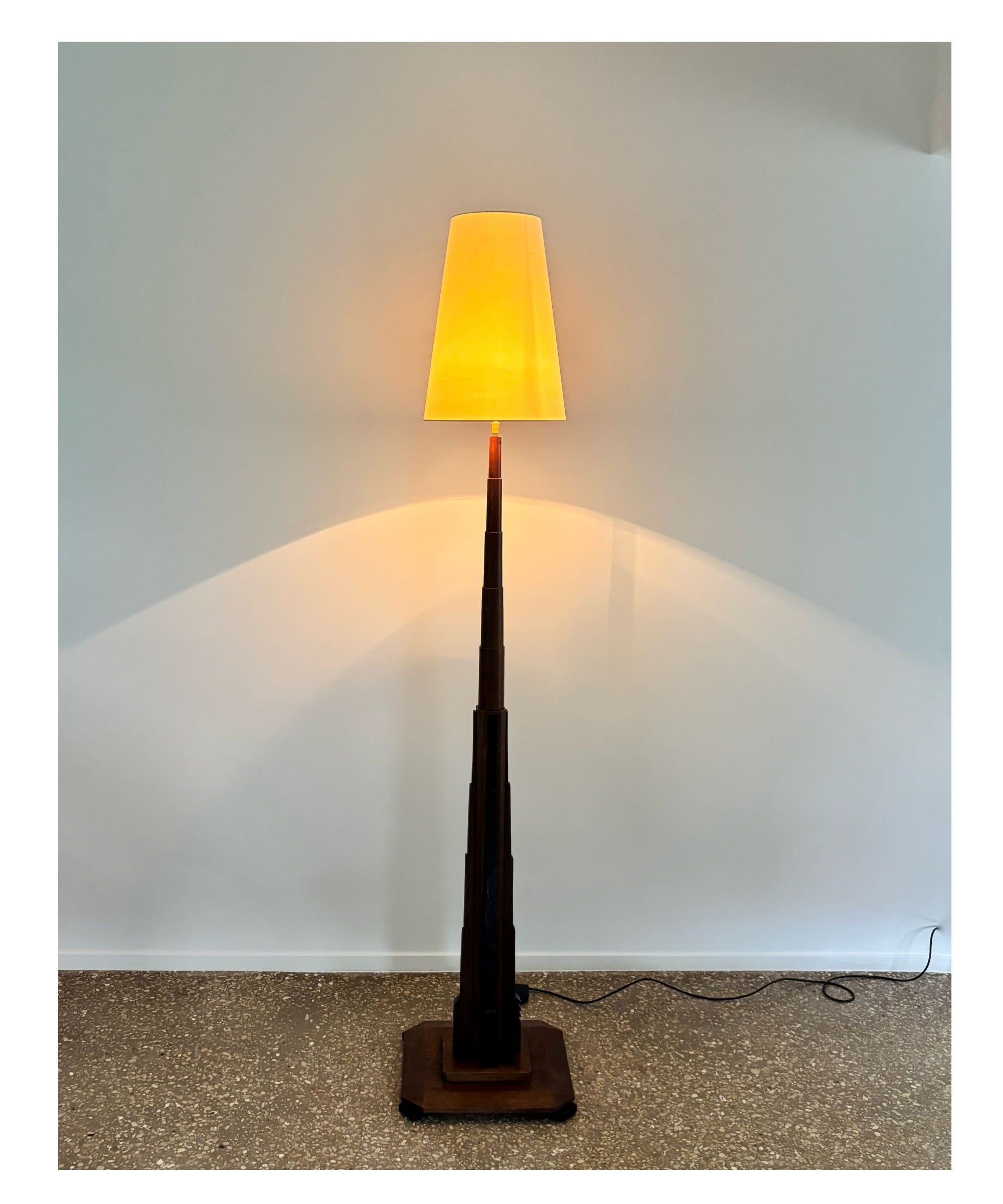 Amsterdam_School_Art_Deco_Sculptural_Oak_Floor_Lamp,_Netherlands,_1930s